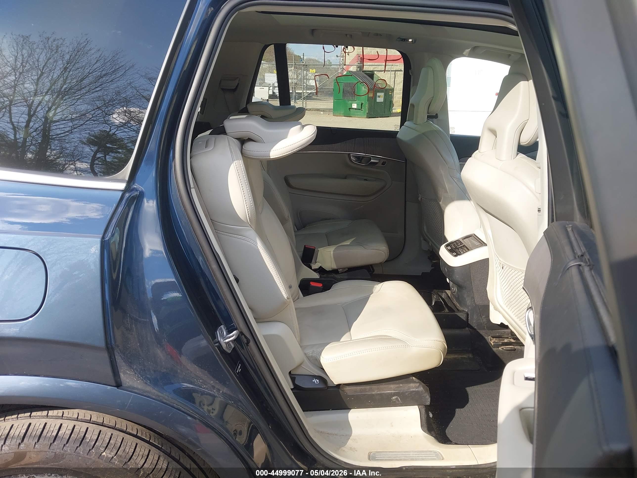 VOLVO XC90 image 8