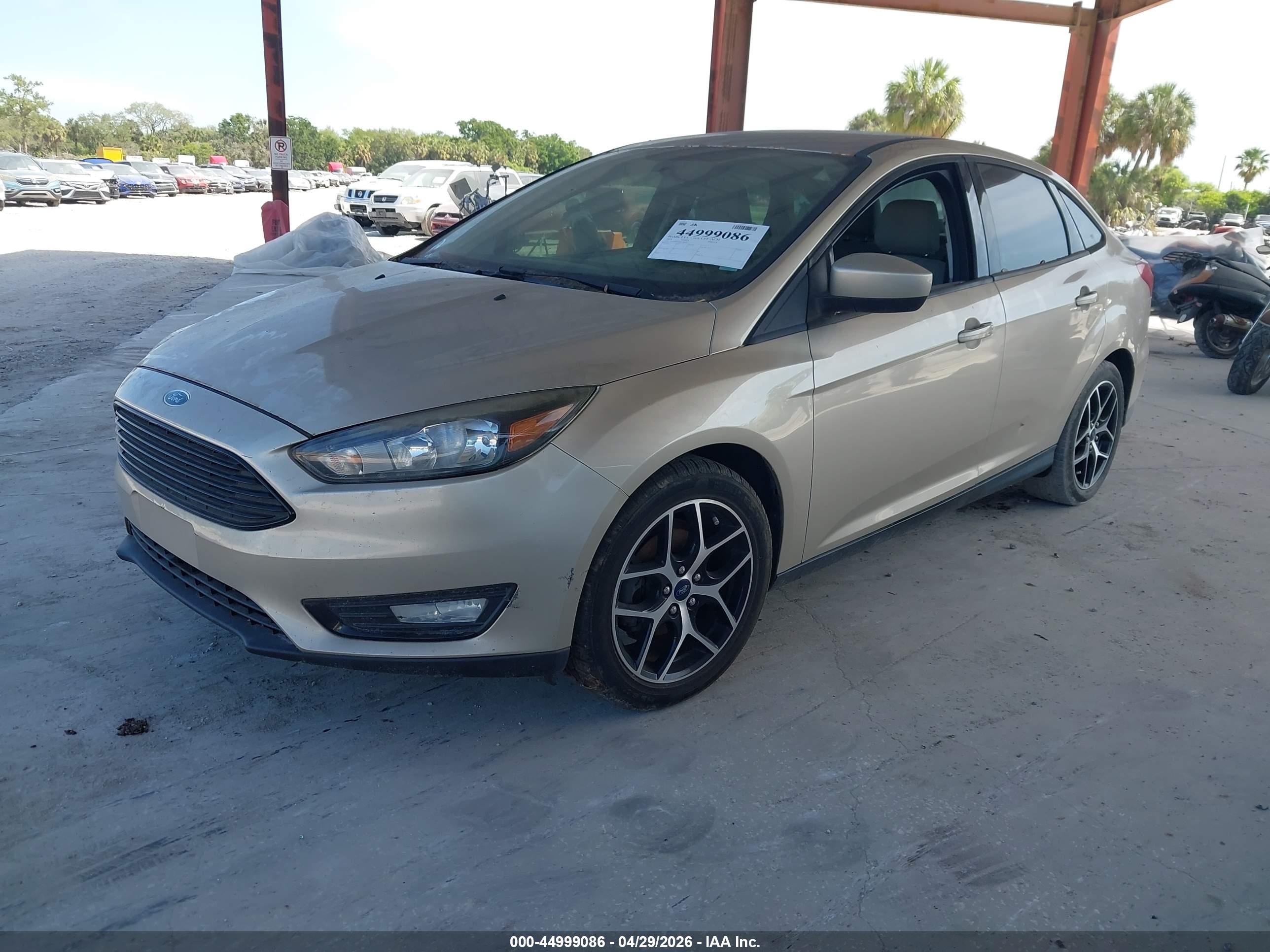FORD FOCUS image 2