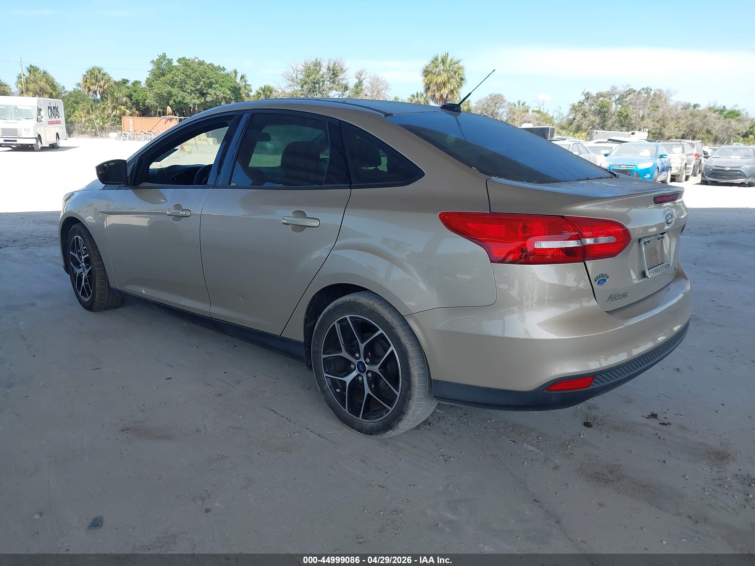 FORD FOCUS image 3