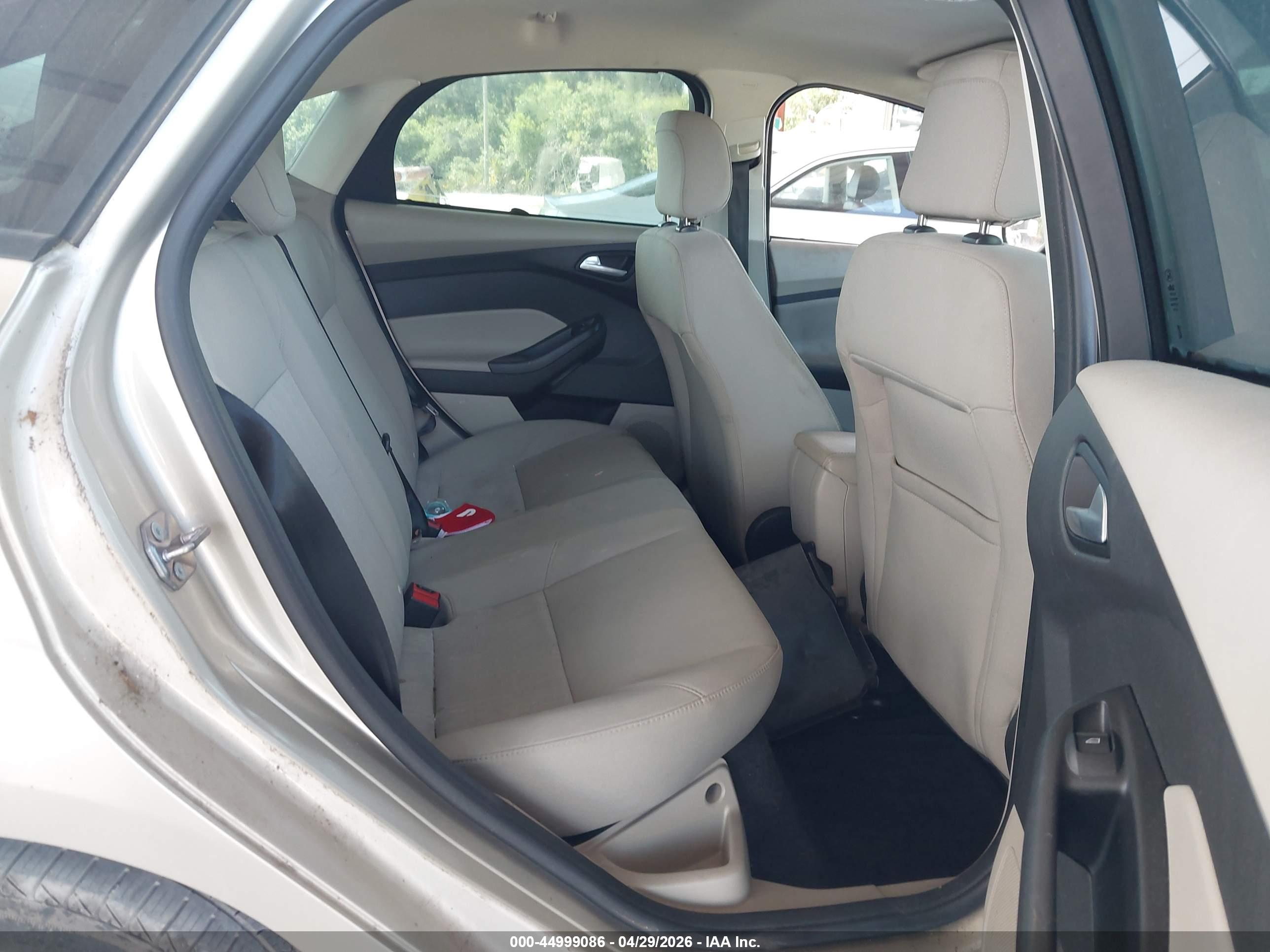 FORD FOCUS image 8