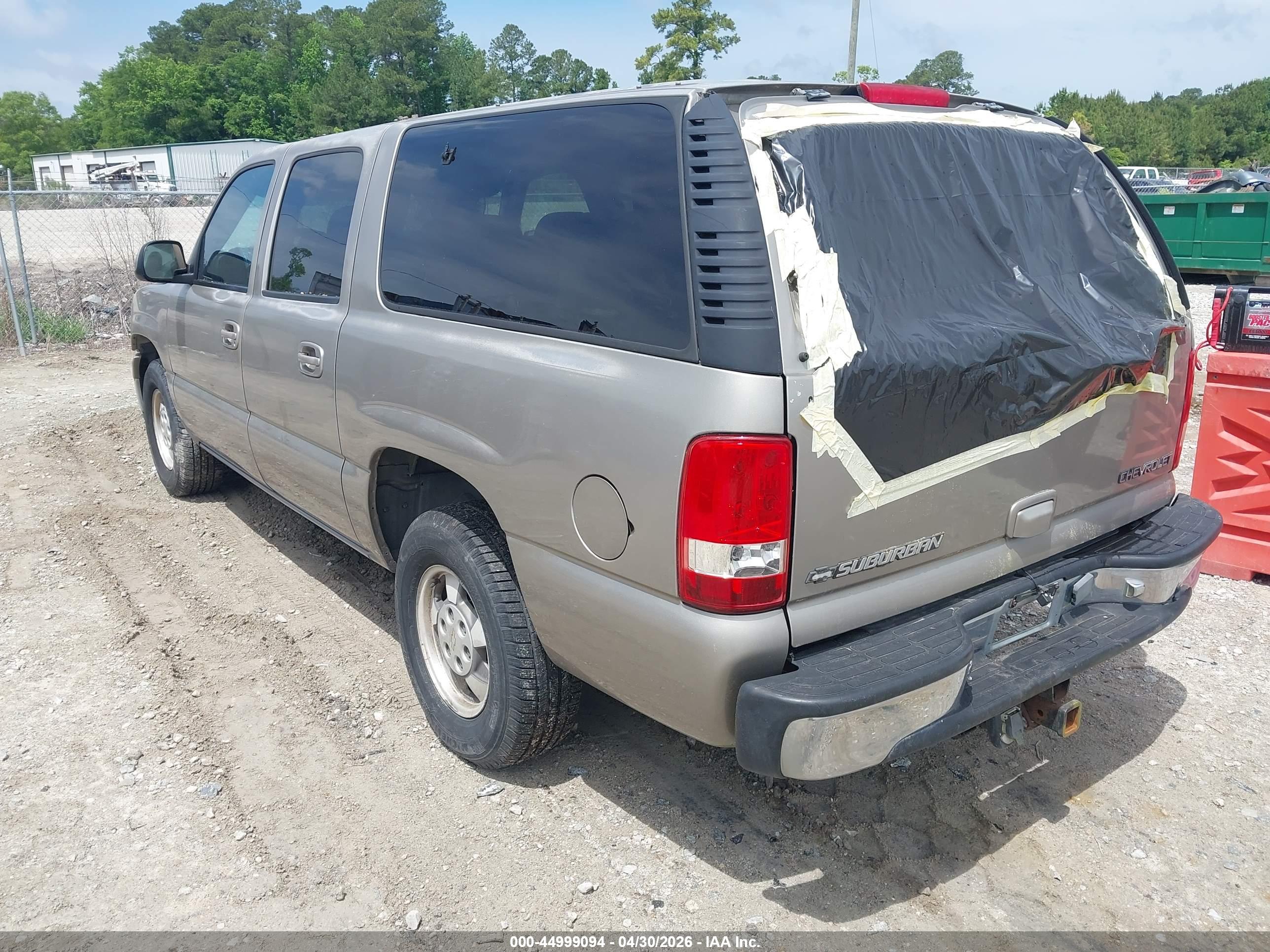 CHEVROLET SUBURBAN image 3