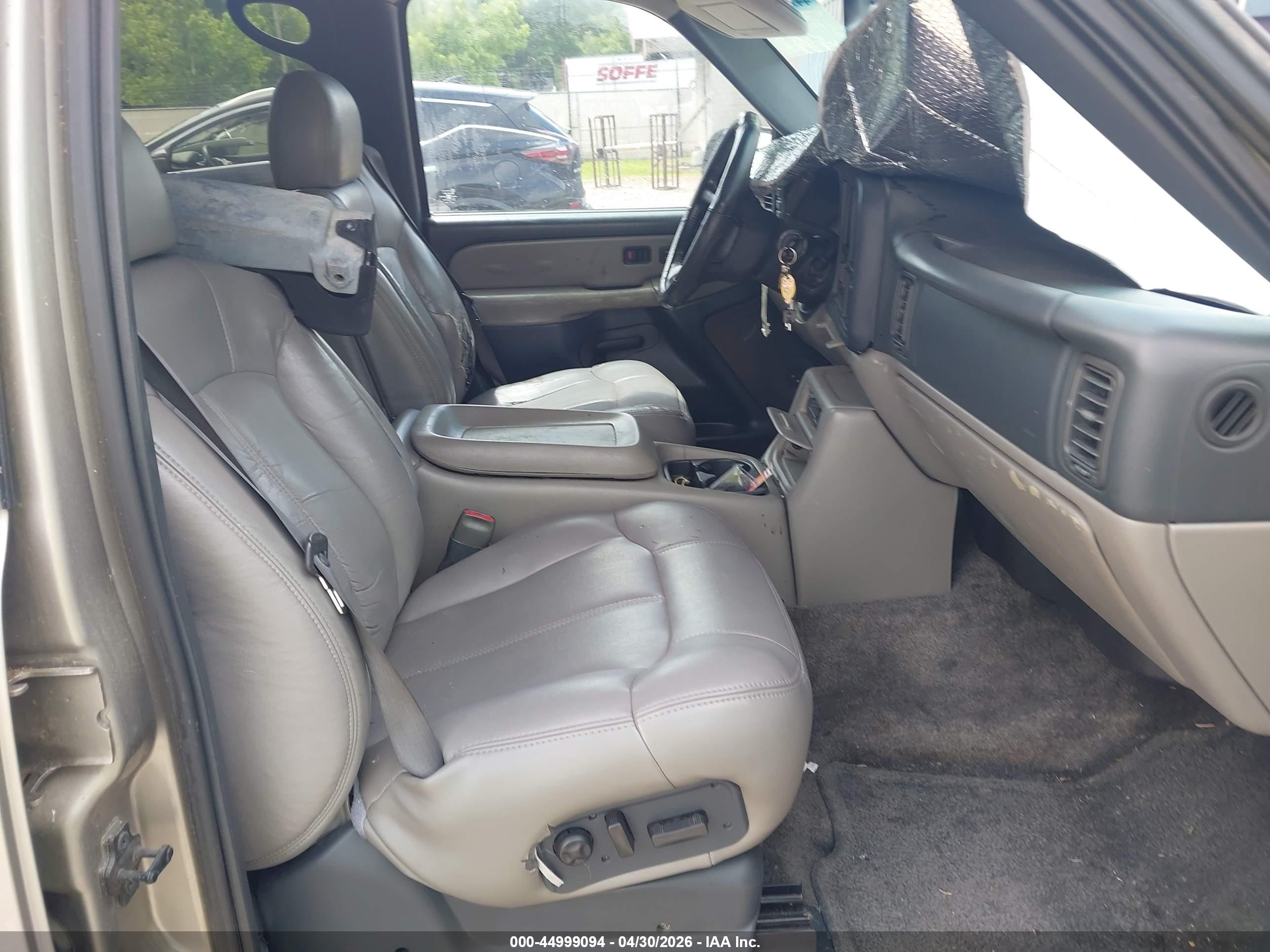 CHEVROLET SUBURBAN image 5