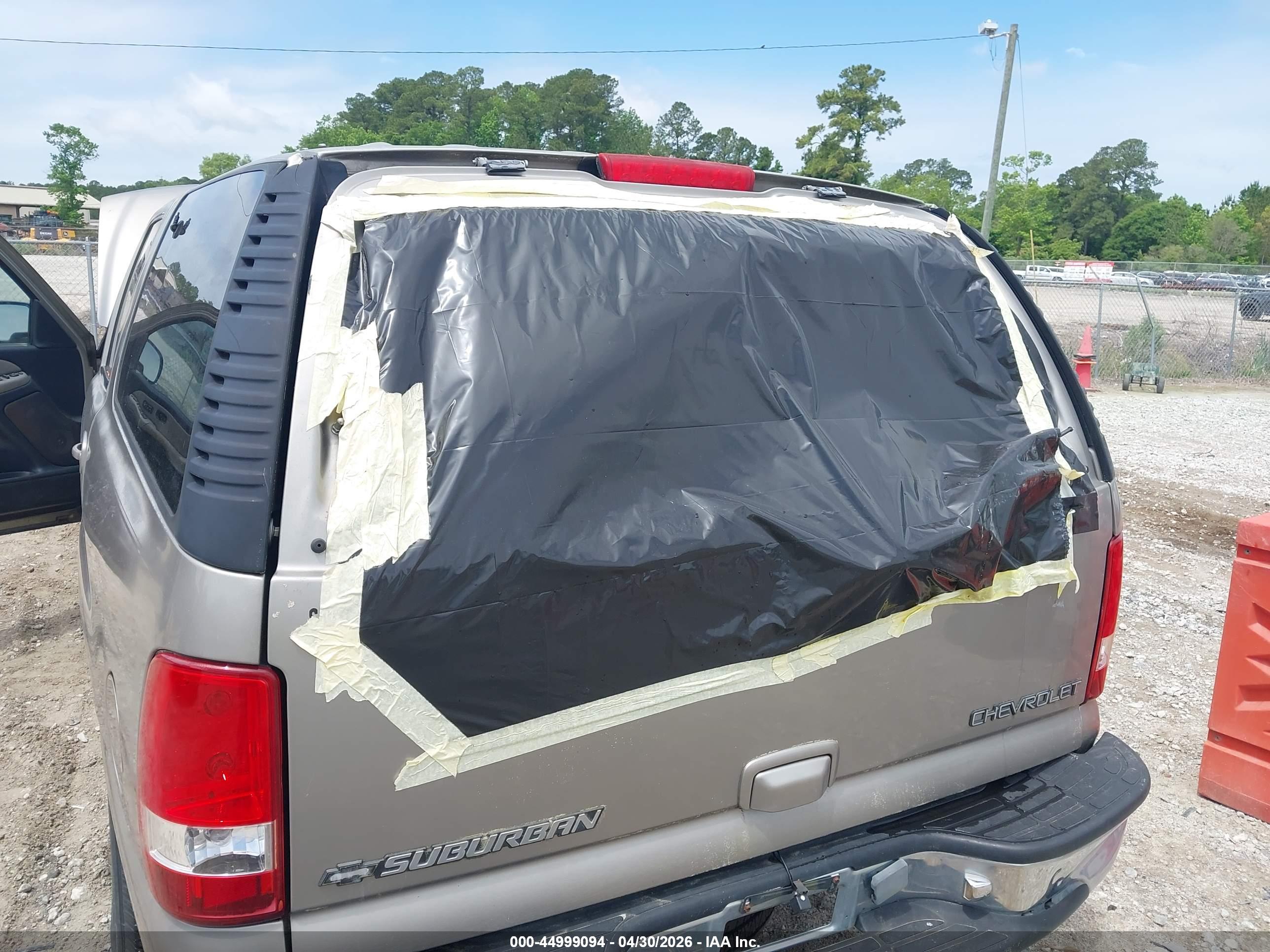 CHEVROLET SUBURBAN image 6