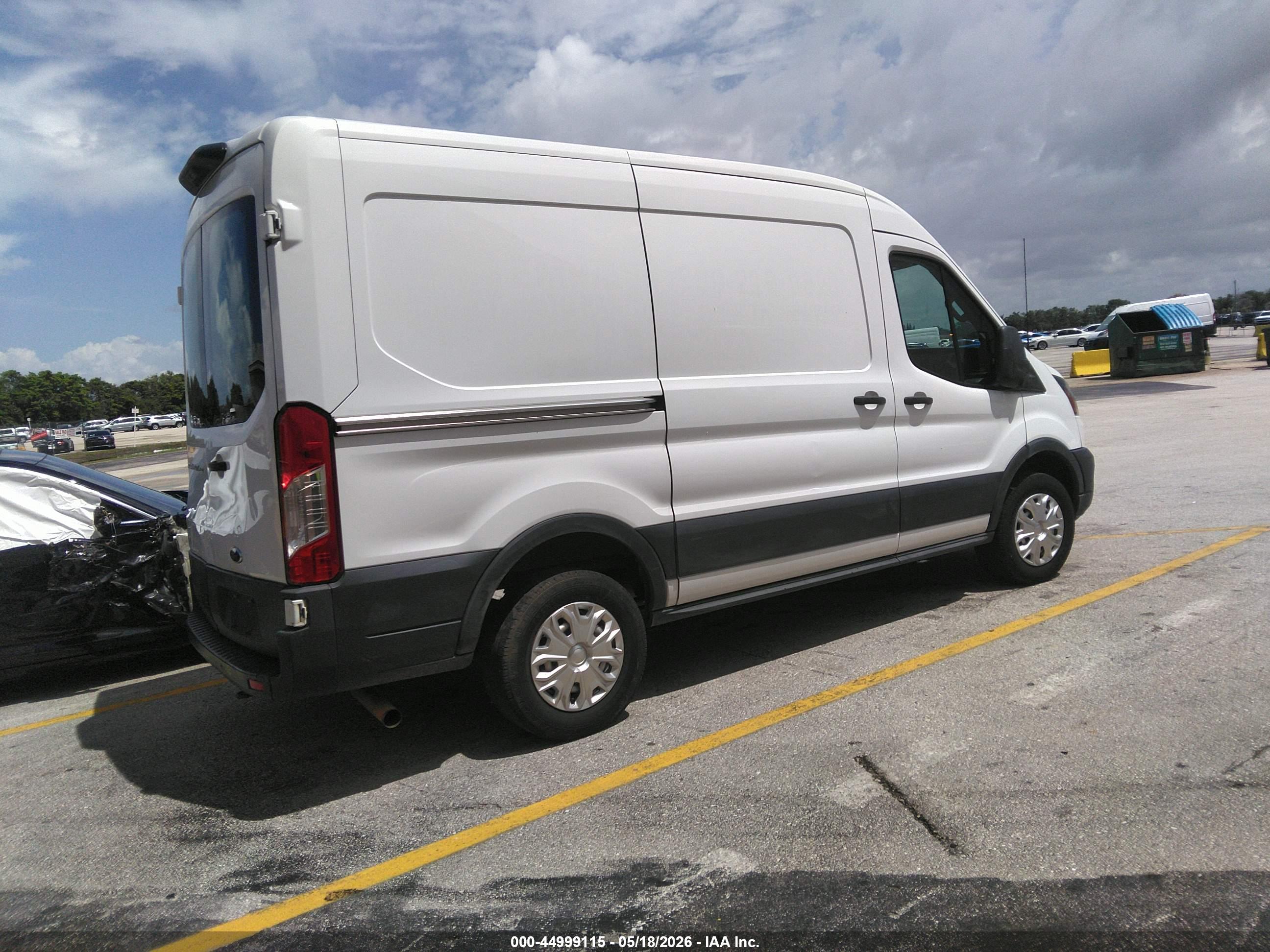 FORD TRANSIT-250 image 4