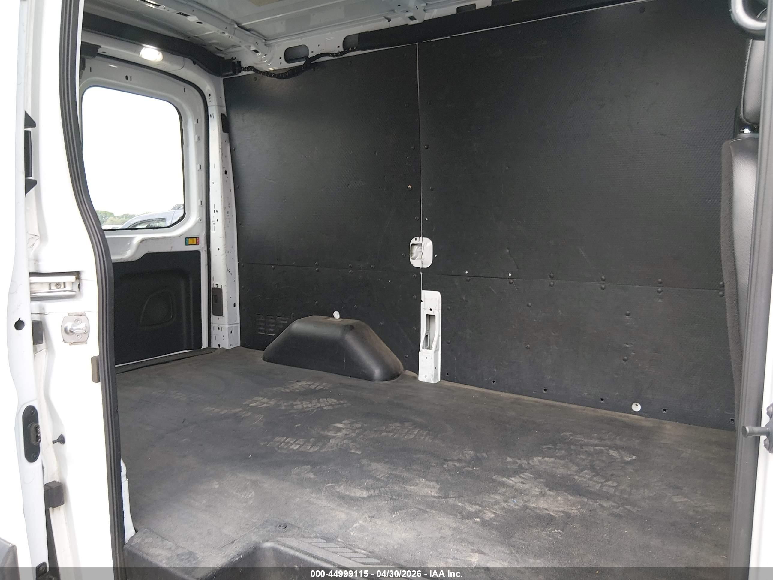 FORD TRANSIT-250 image 8