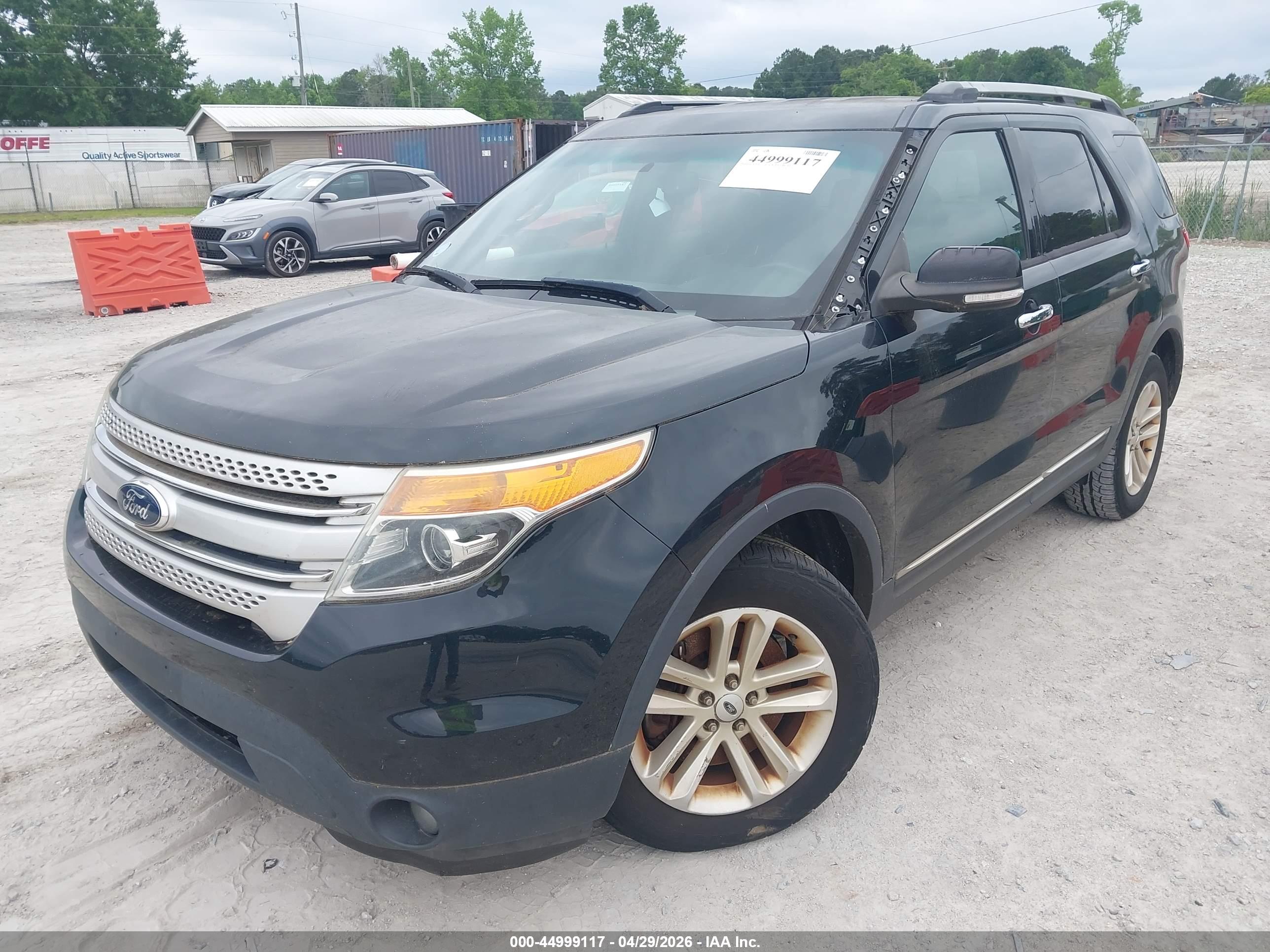 FORD EXPLORER image 2