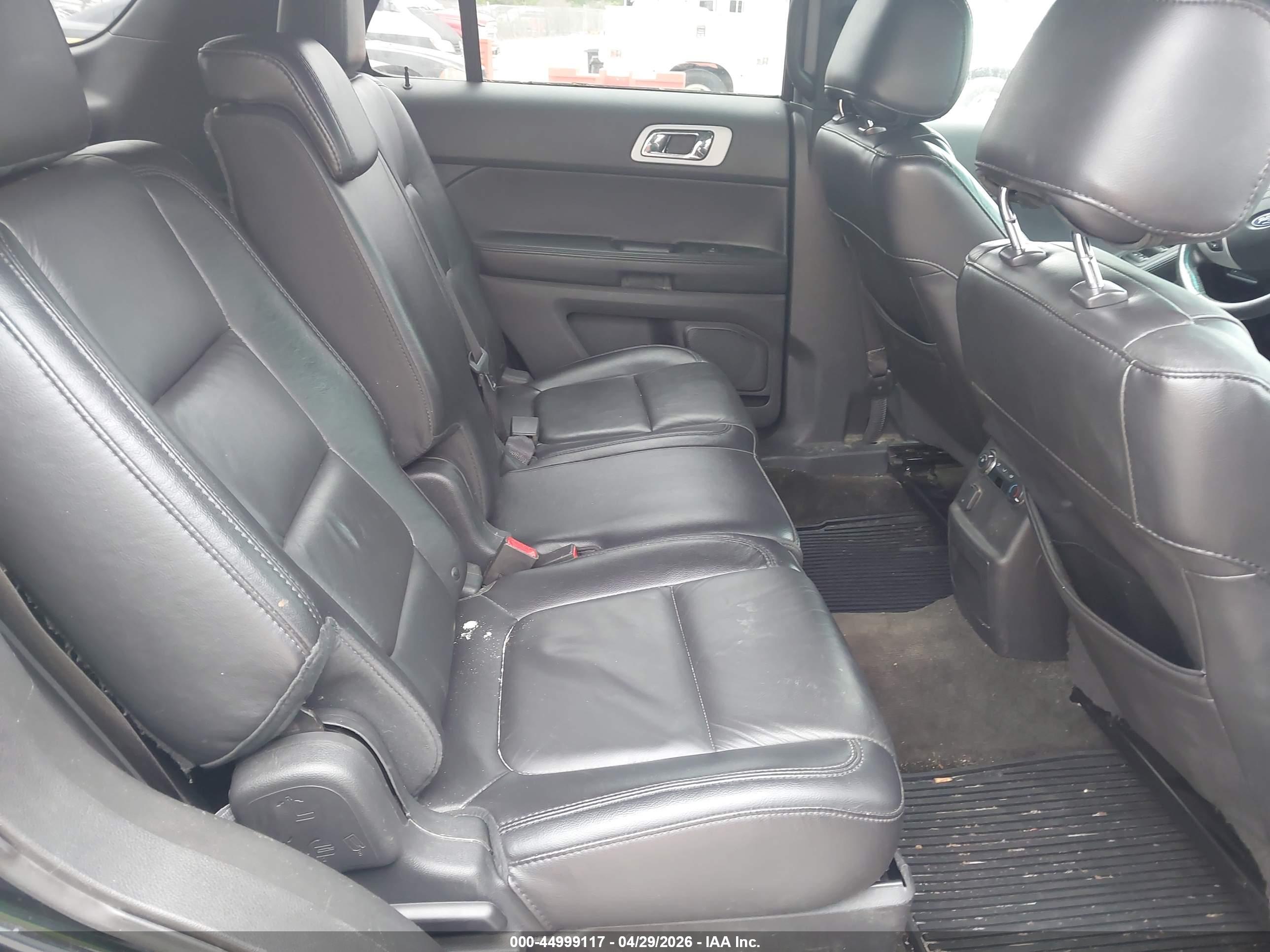 FORD EXPLORER image 8
