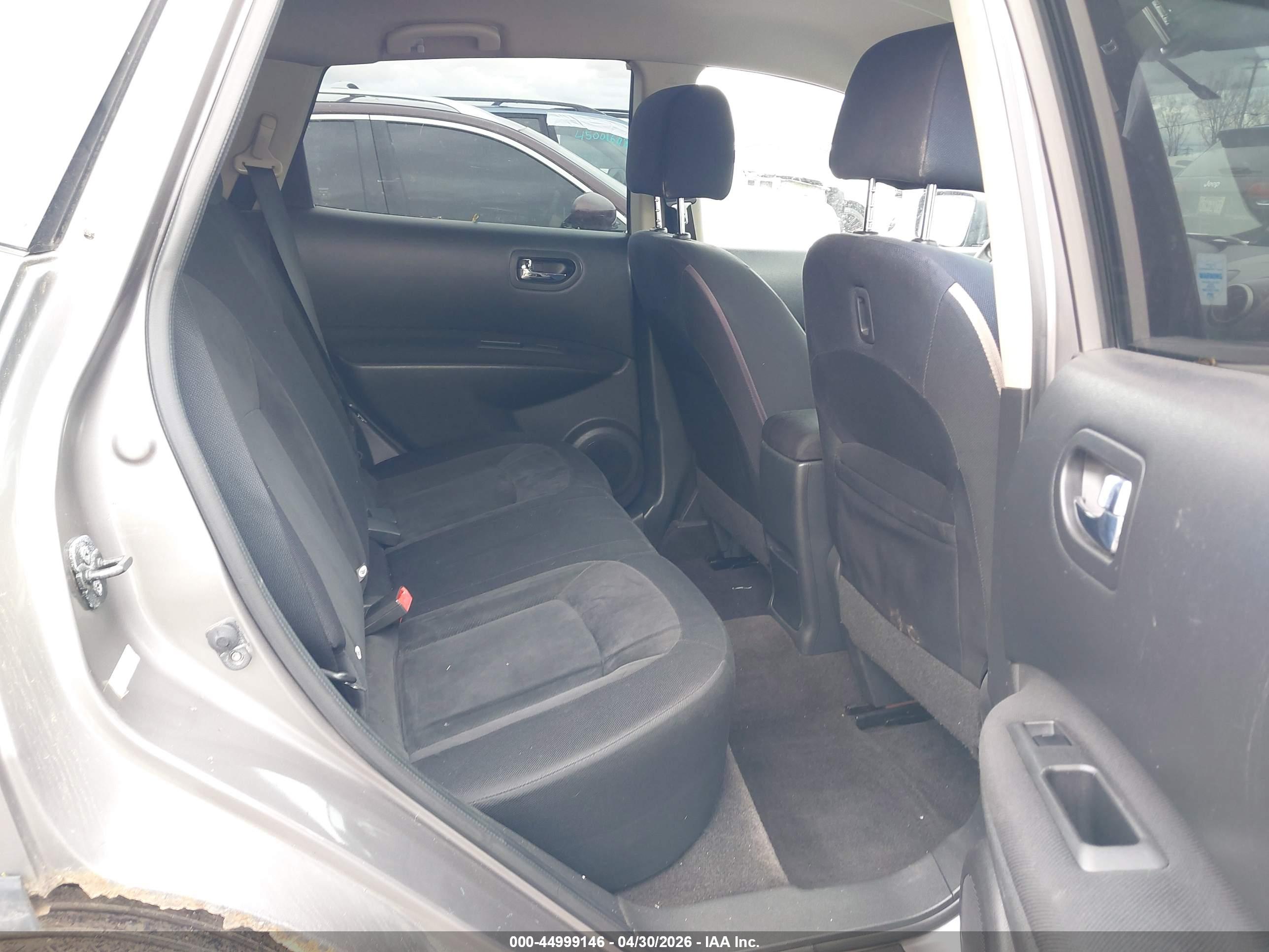 NISSAN ROGUE image 8