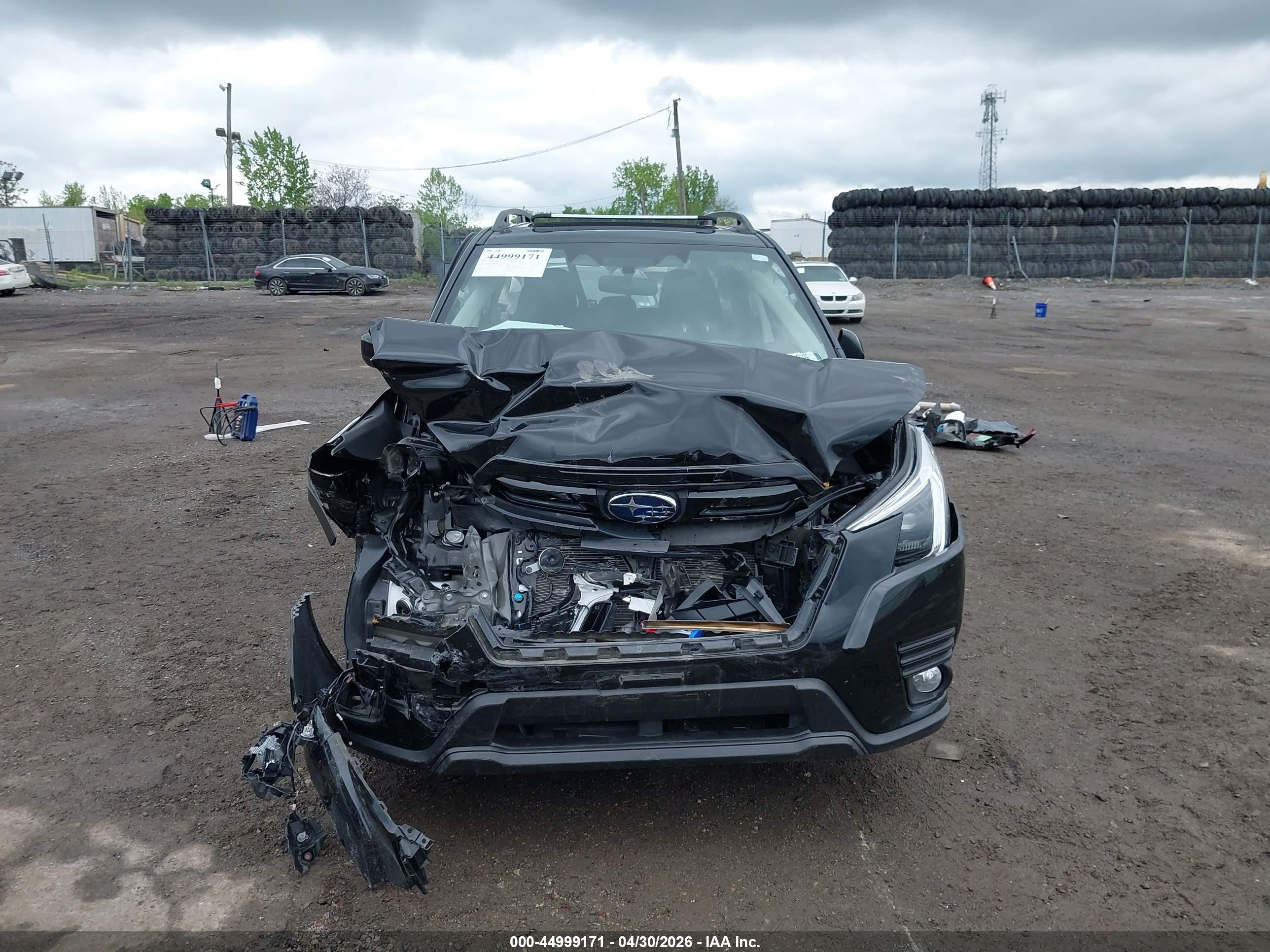 SUBARU FORESTER image 6