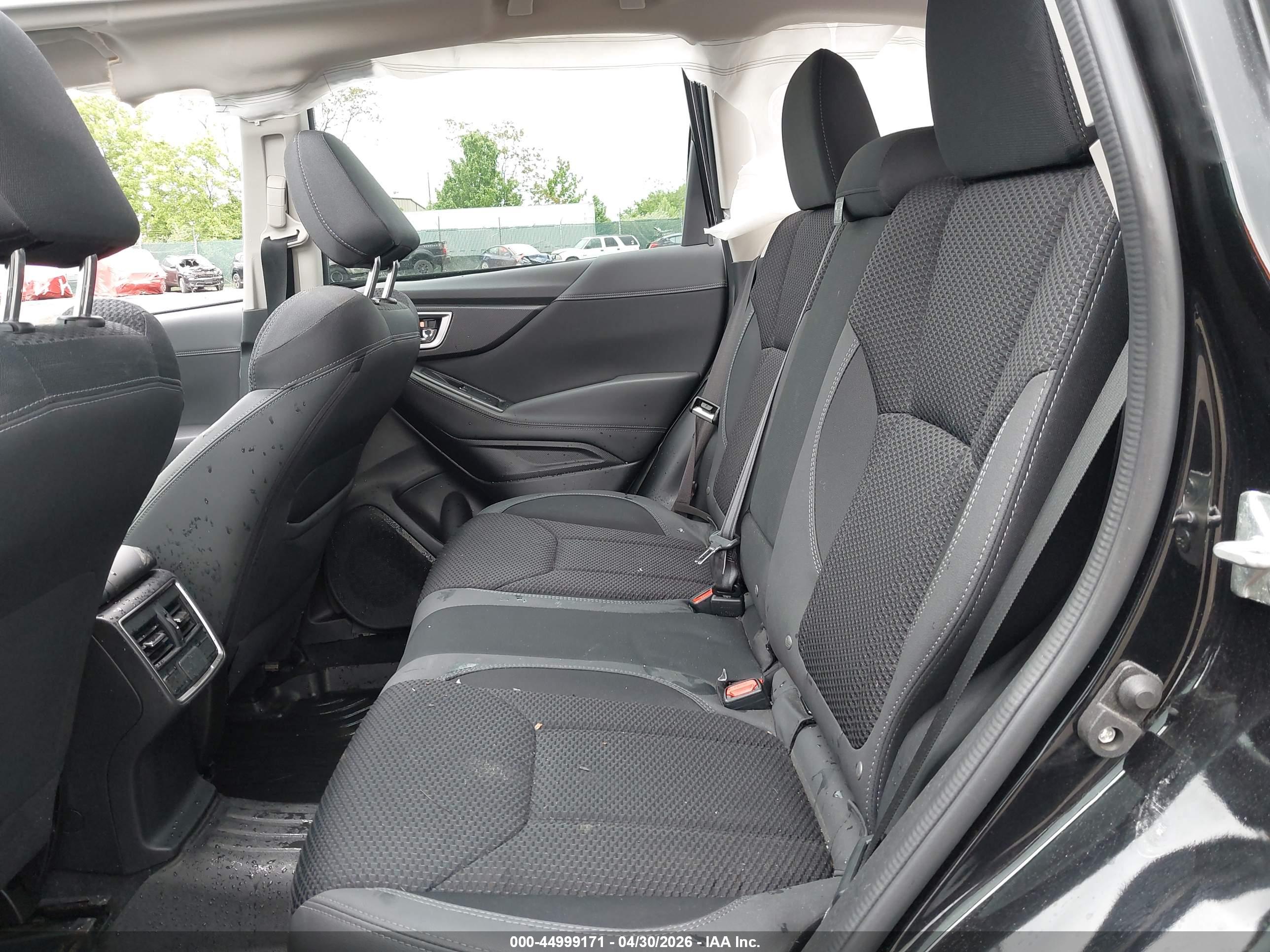 SUBARU FORESTER image 8