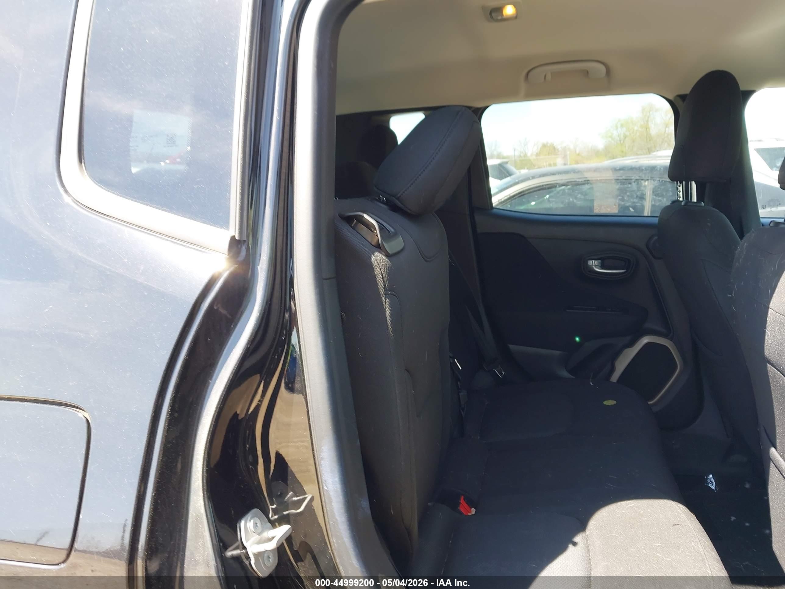 JEEP RENEGADE image 8
