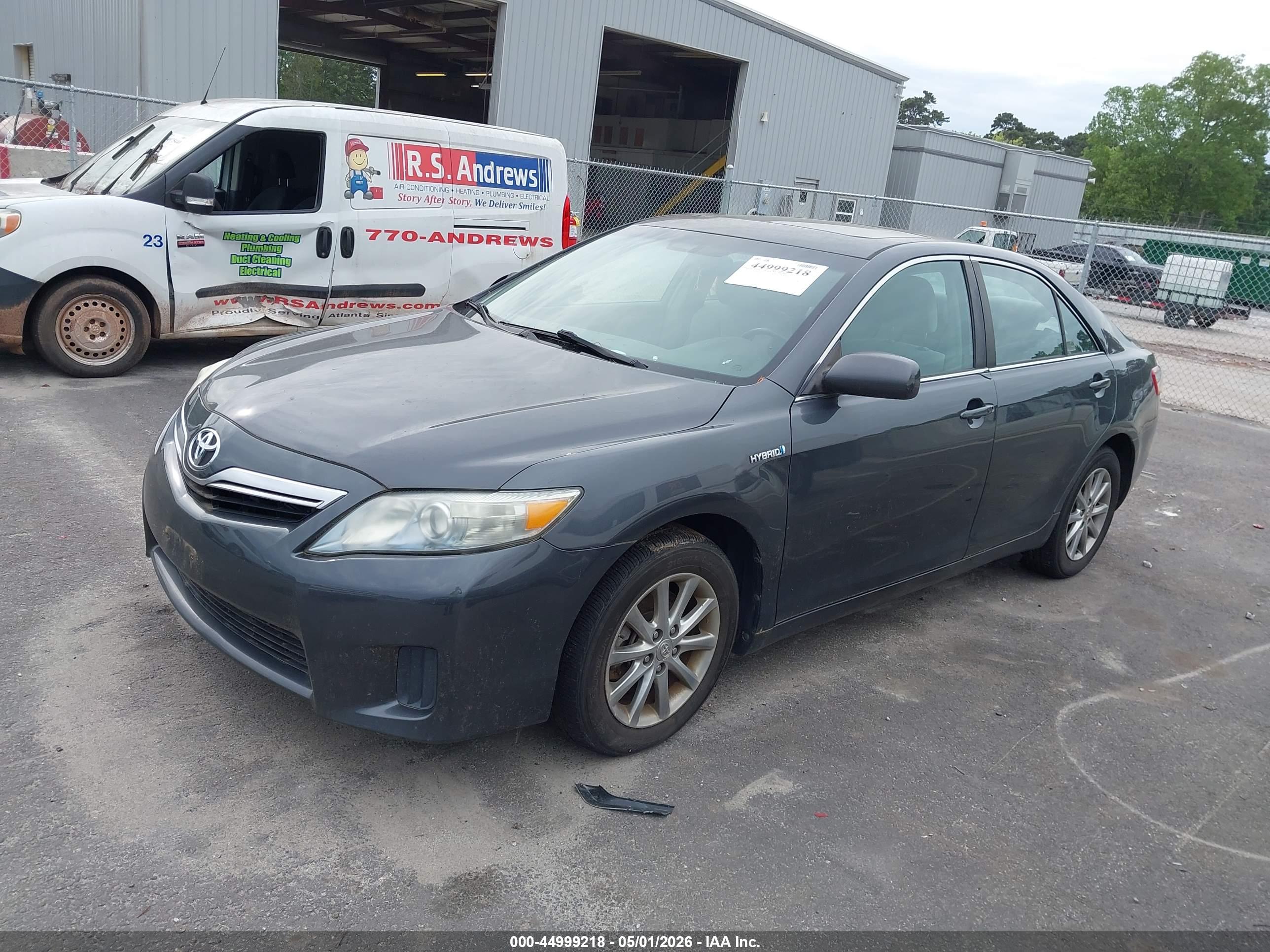 TOYOTA CAMRY image 2