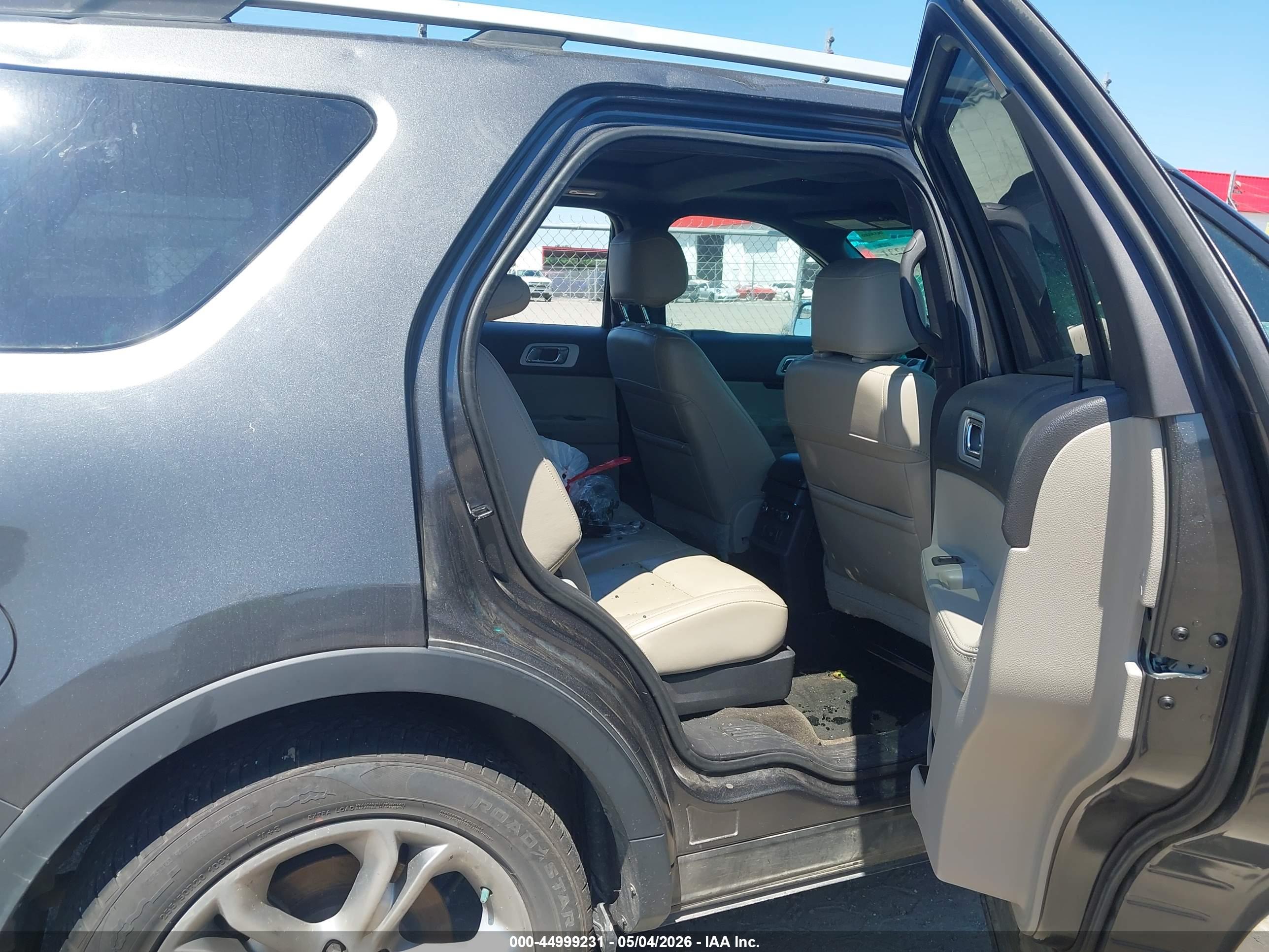 FORD EXPLORER image 8