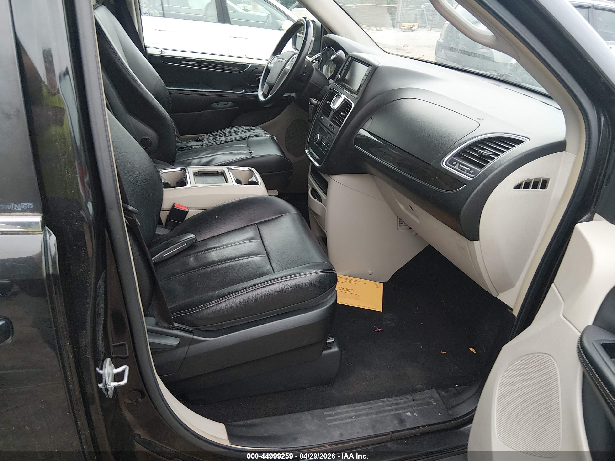 CHRYSLER TOWN image 5