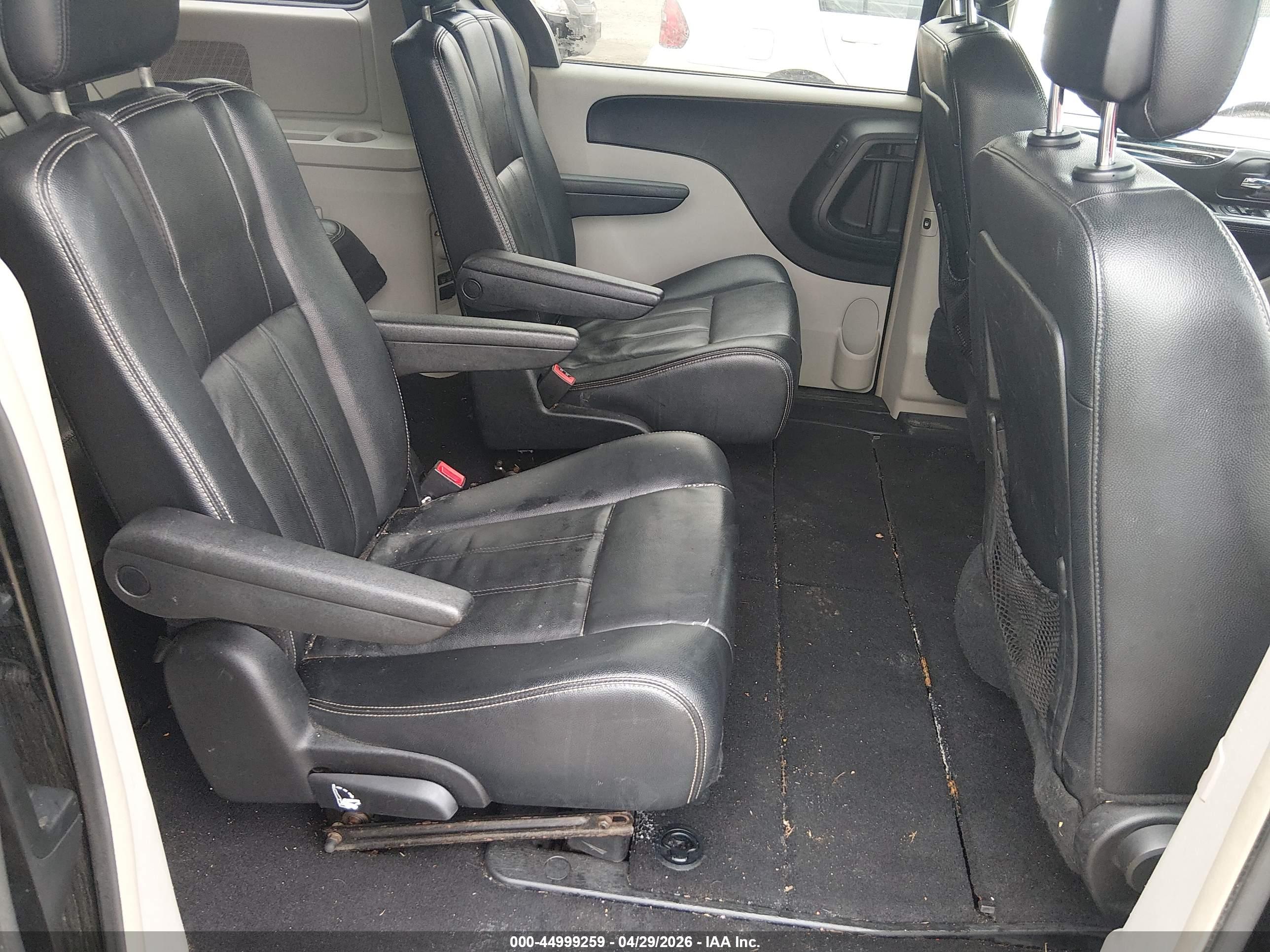 CHRYSLER TOWN image 8