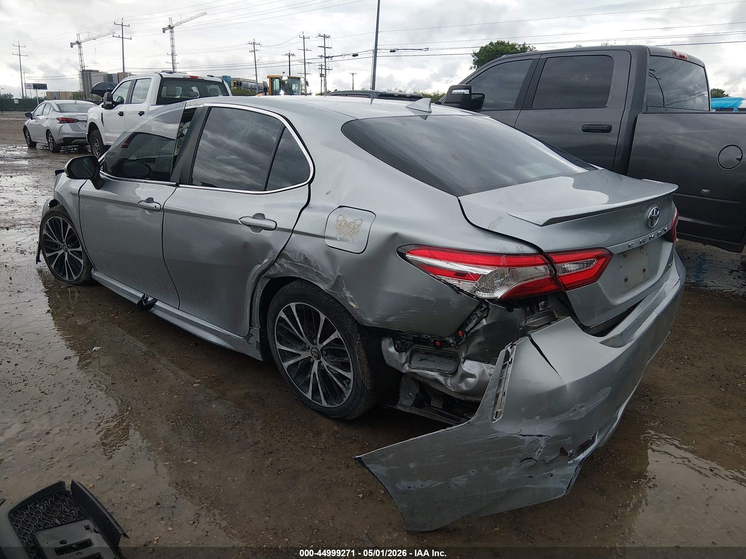 TOYOTA CAMRY image 3