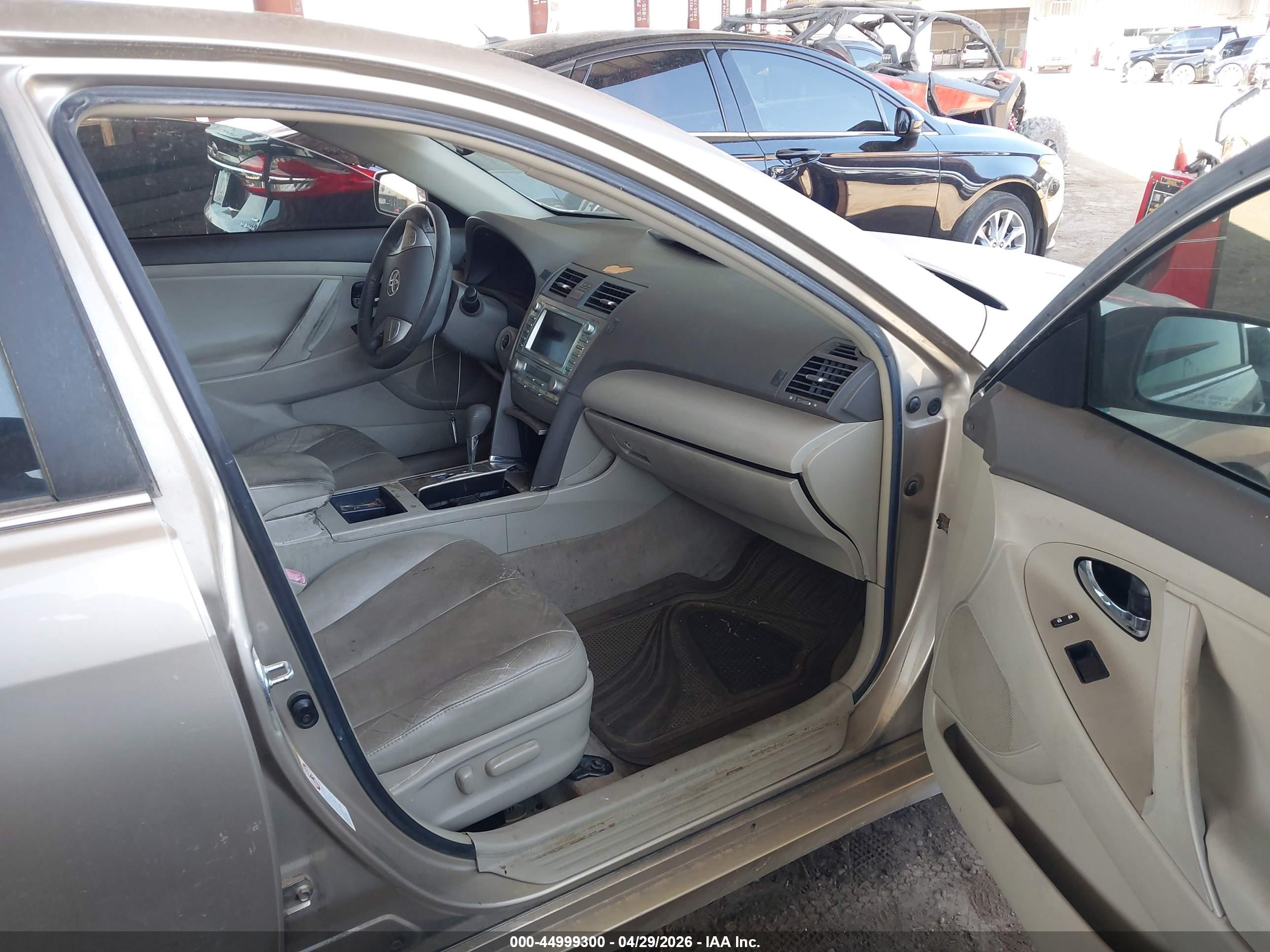 TOYOTA CAMRY image 5