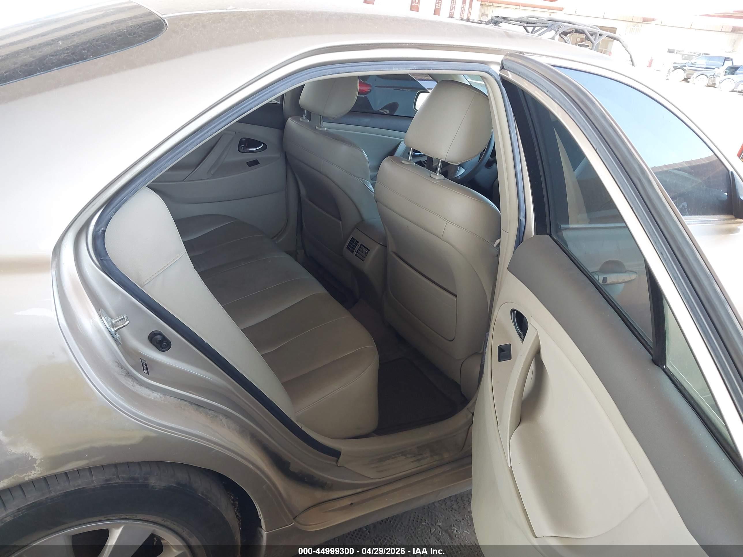 TOYOTA CAMRY image 8