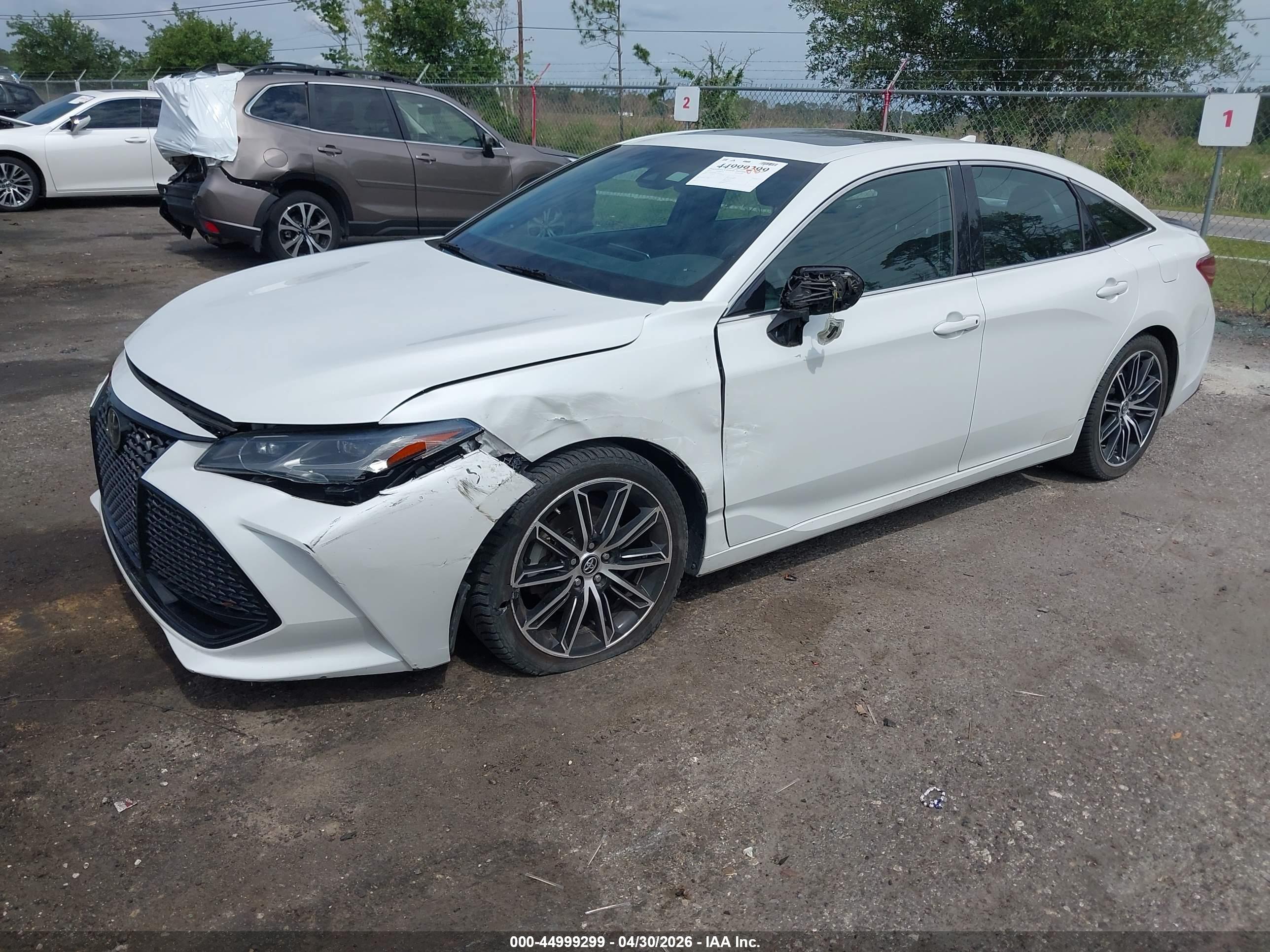 TOYOTA AVALON image 2
