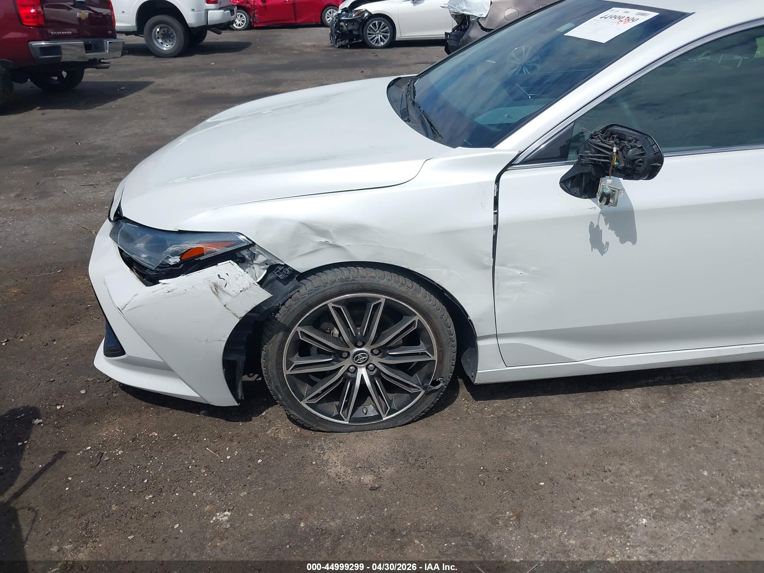 TOYOTA AVALON image 6