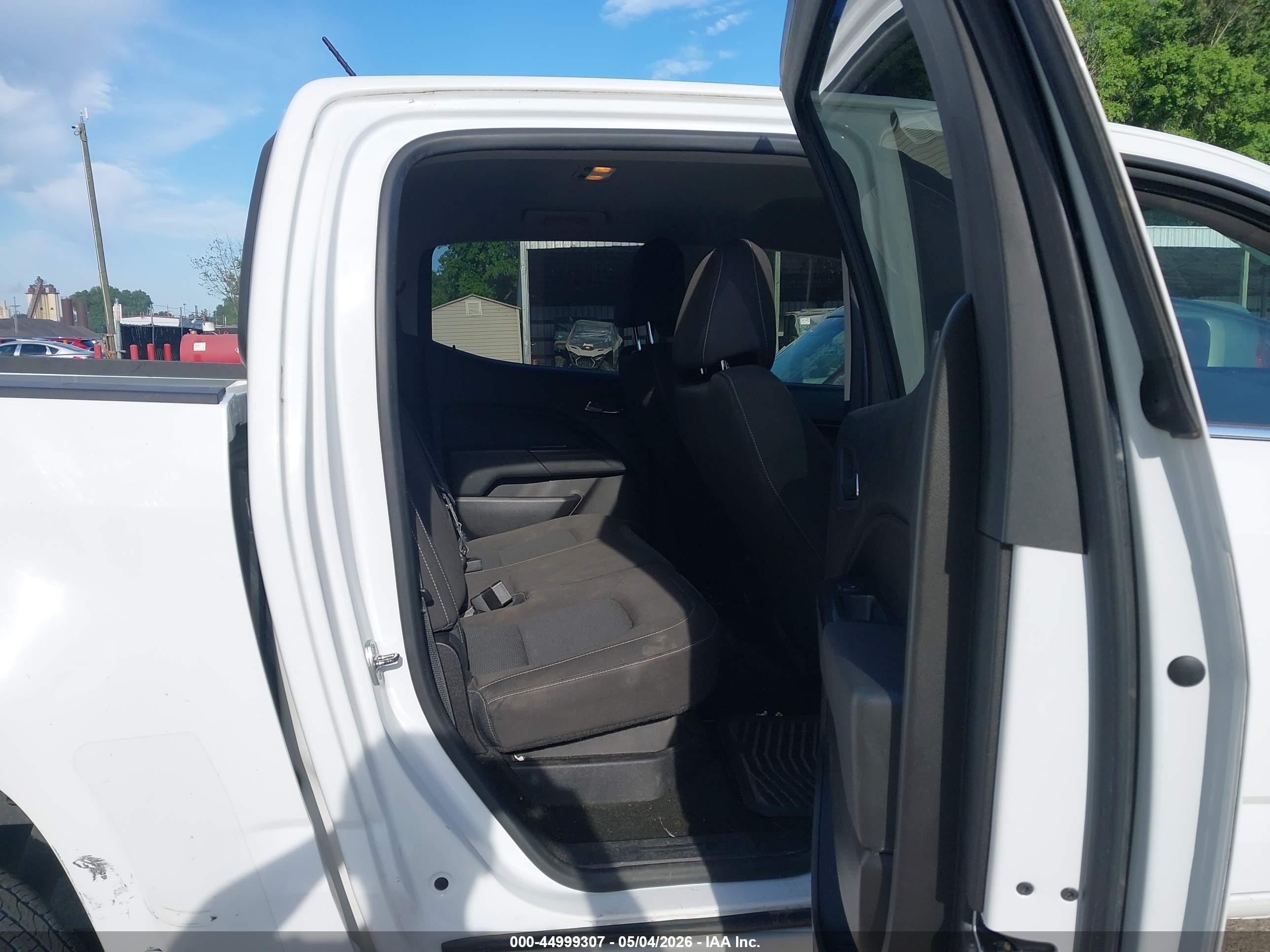 CHEVROLET COLORADO image 8