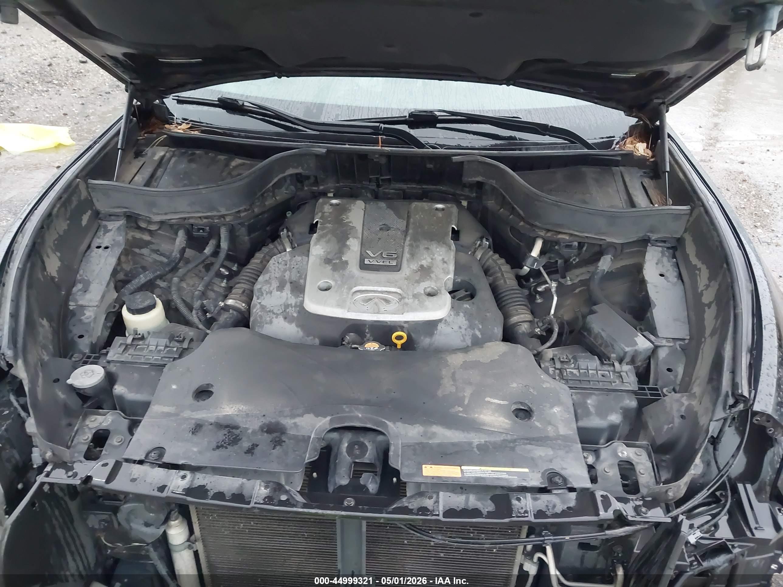 INFINITI QX70 image 10