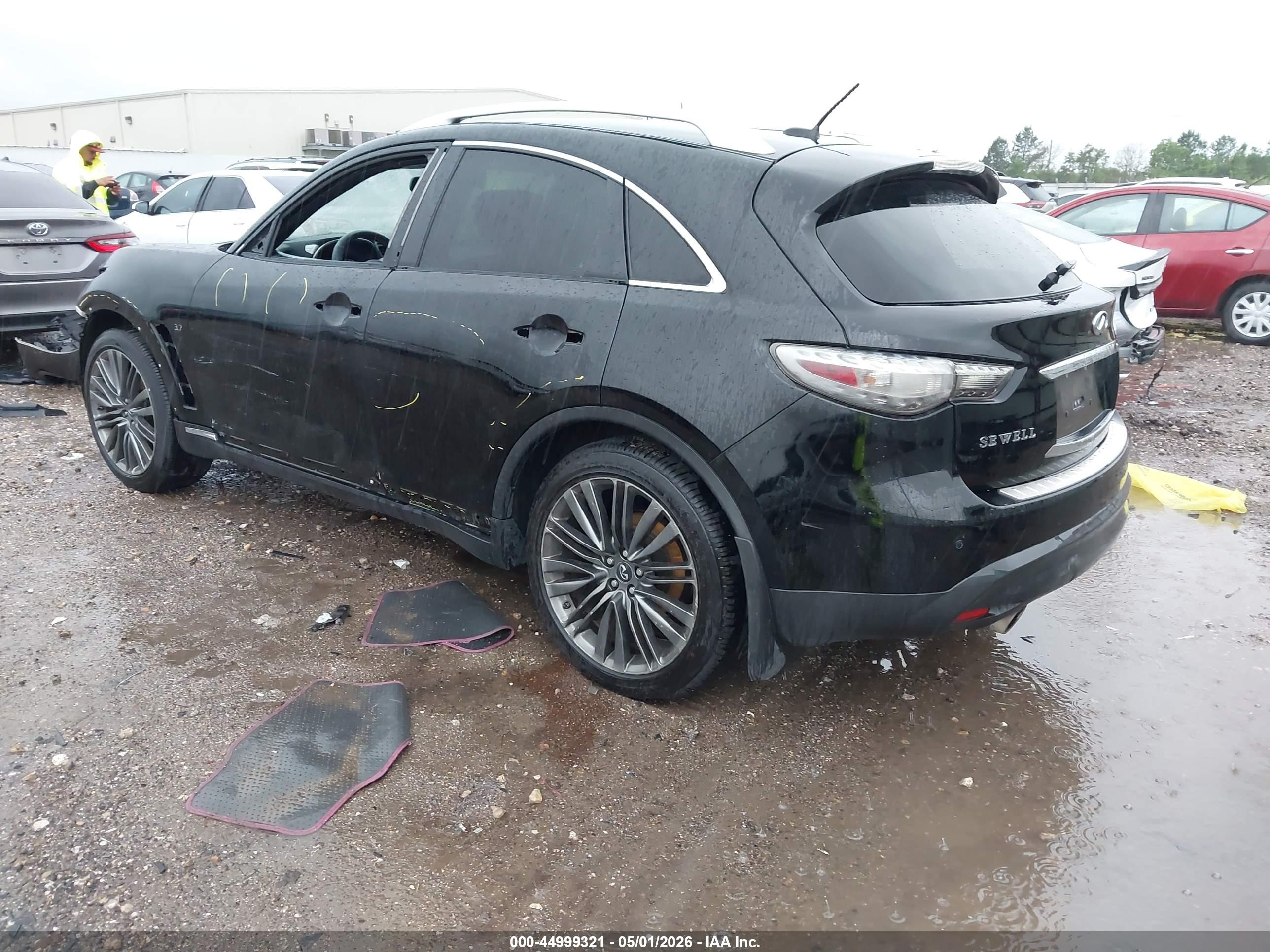 INFINITI QX70 image 3