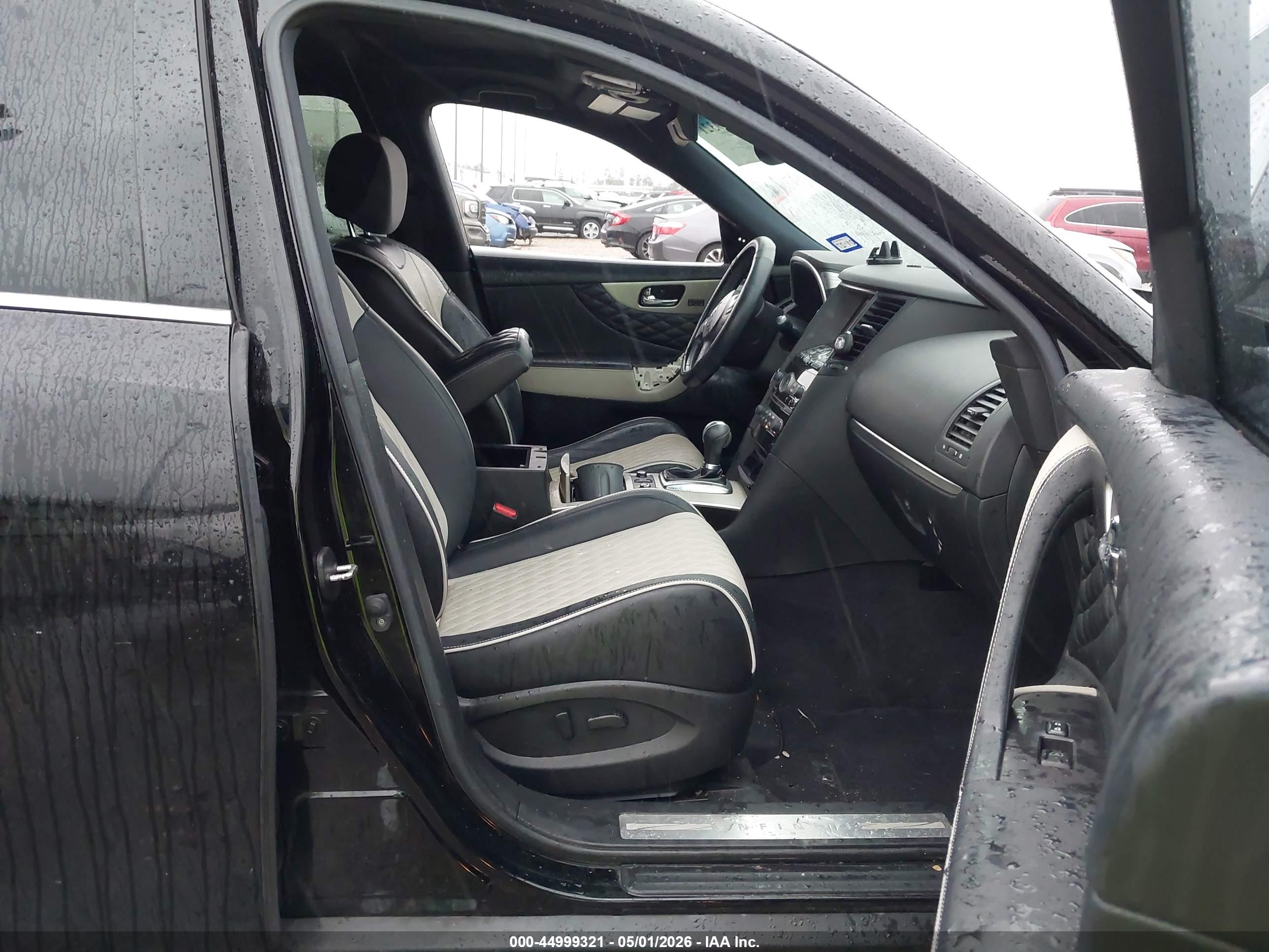 INFINITI QX70 image 5