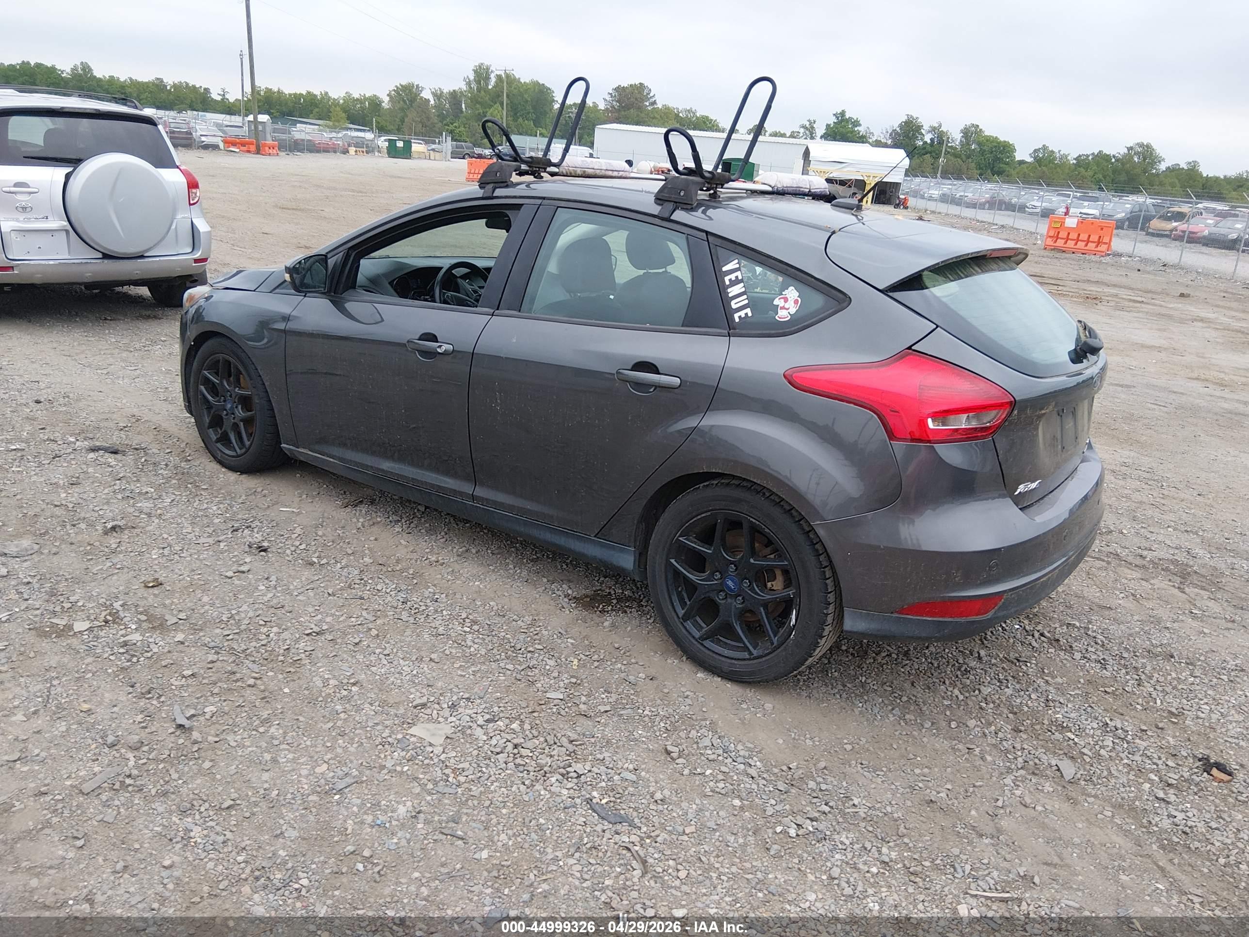 FORD FOCUS image 3