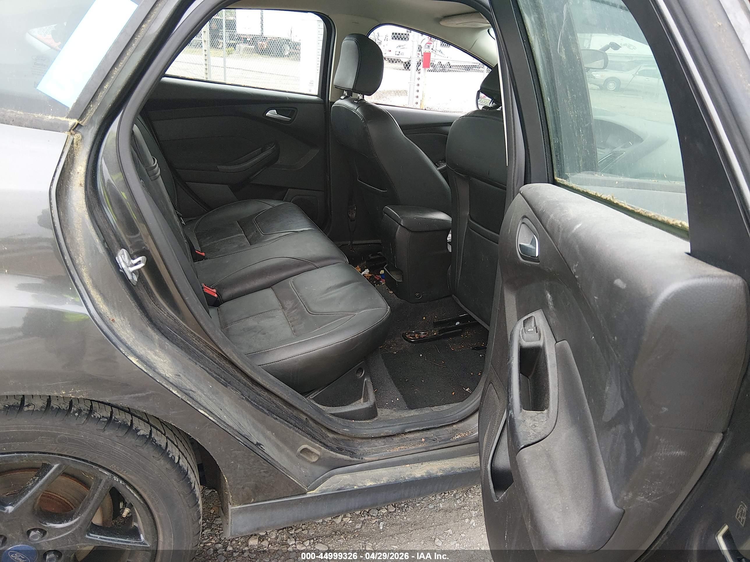 FORD FOCUS image 8