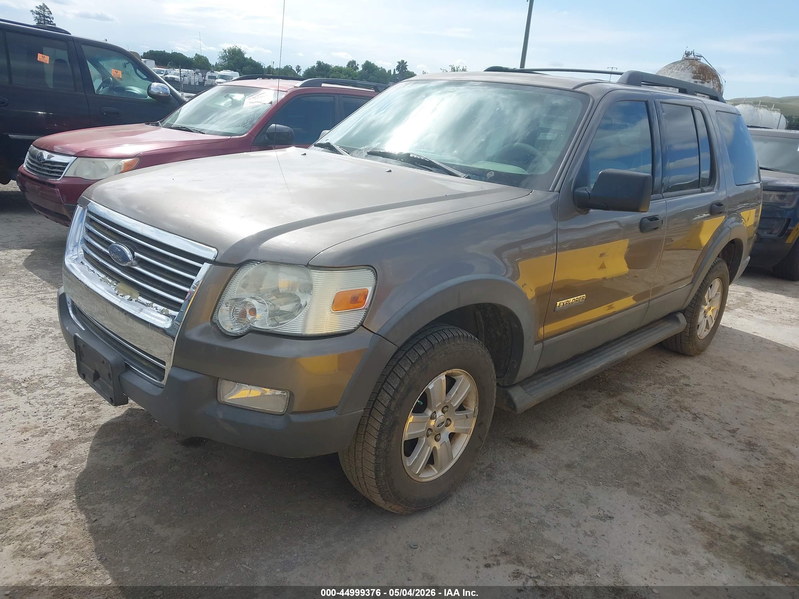 FORD EXPLORER image 2