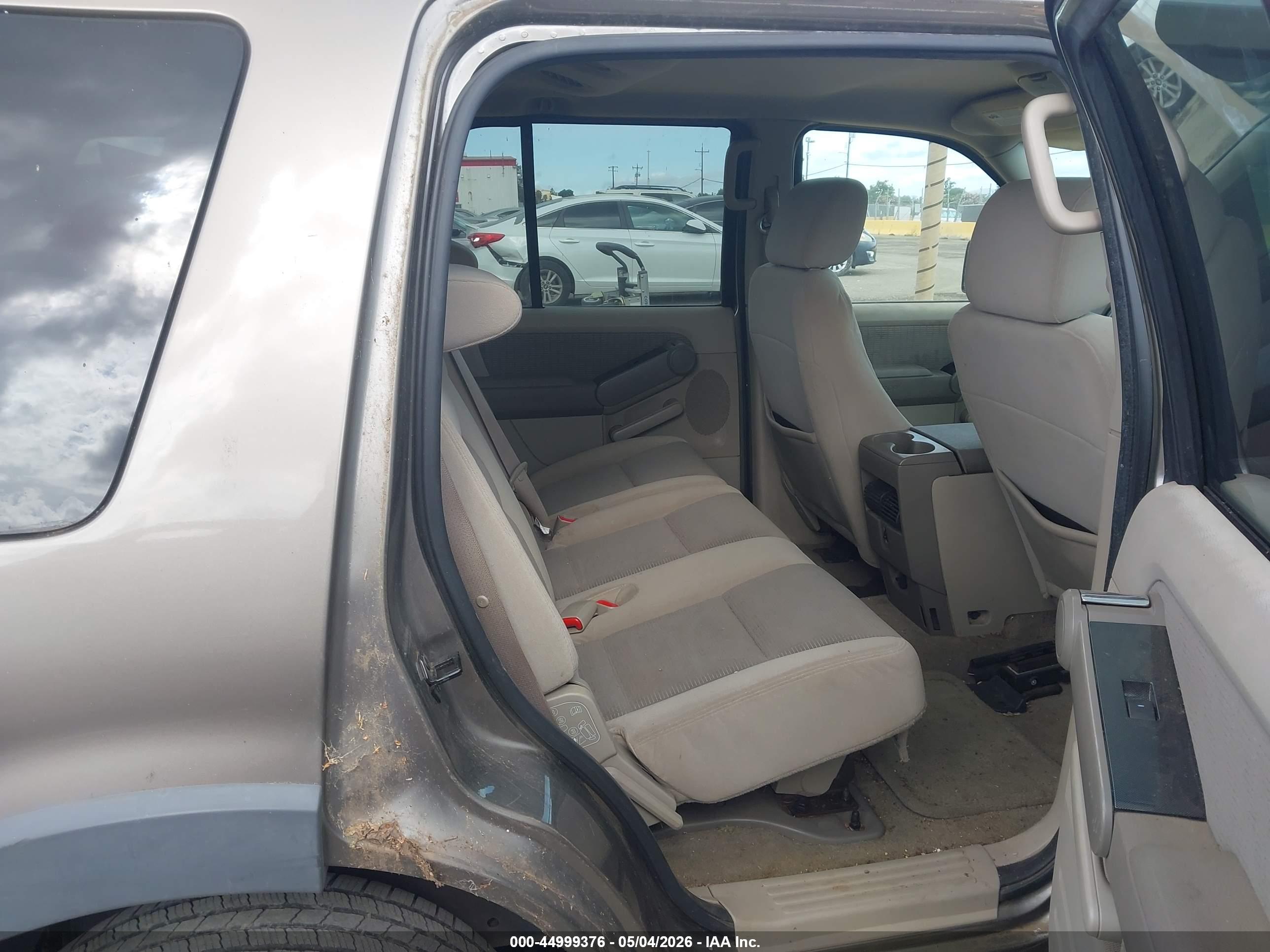 FORD EXPLORER image 8