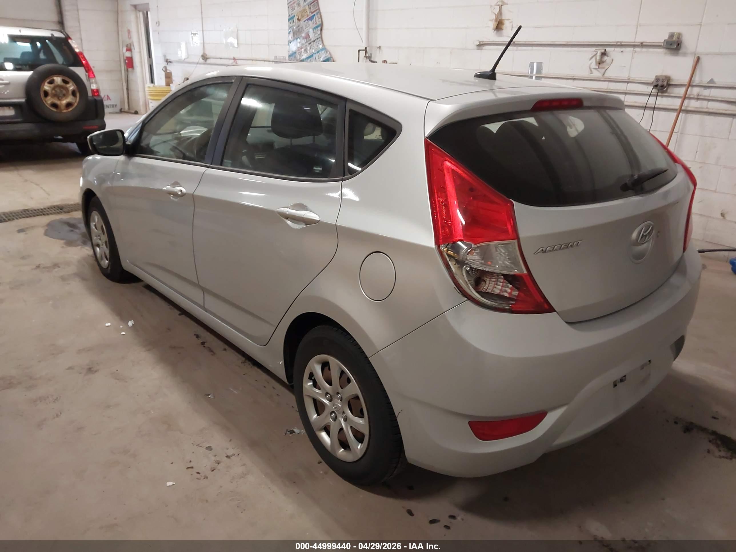 HYUNDAI ACCENT image 3