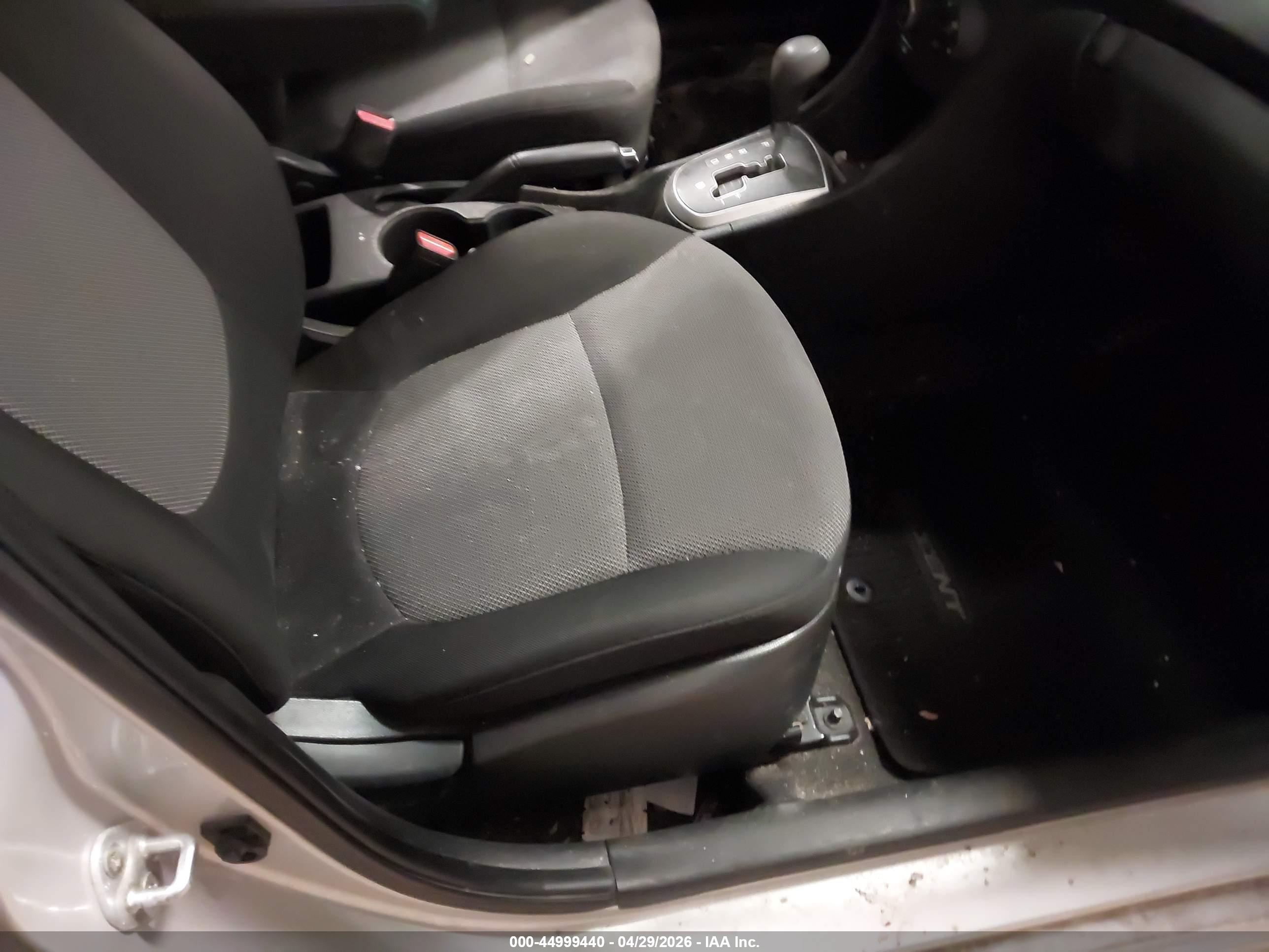 HYUNDAI ACCENT image 5
