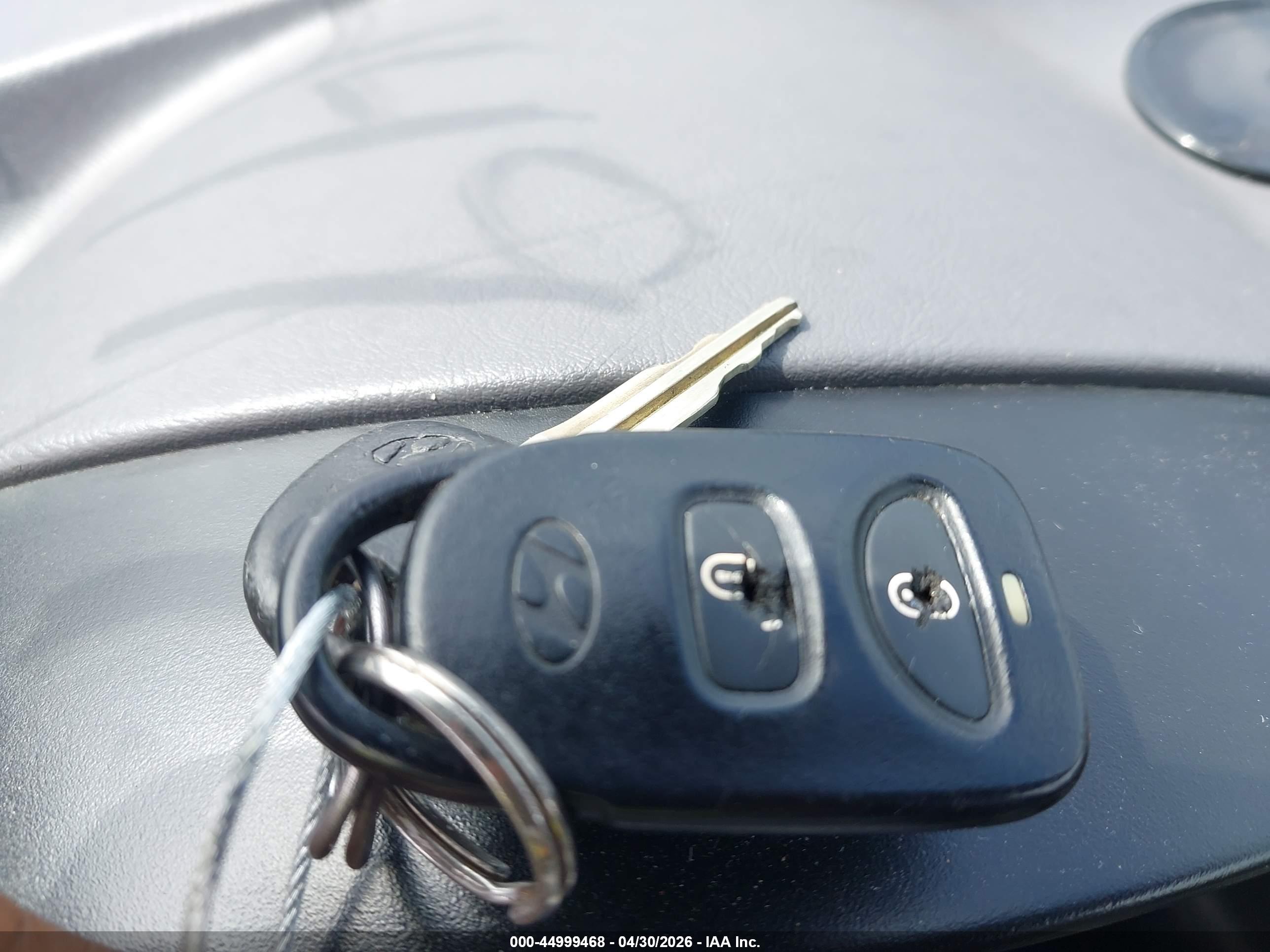 HYUNDAI TUCSON image 11