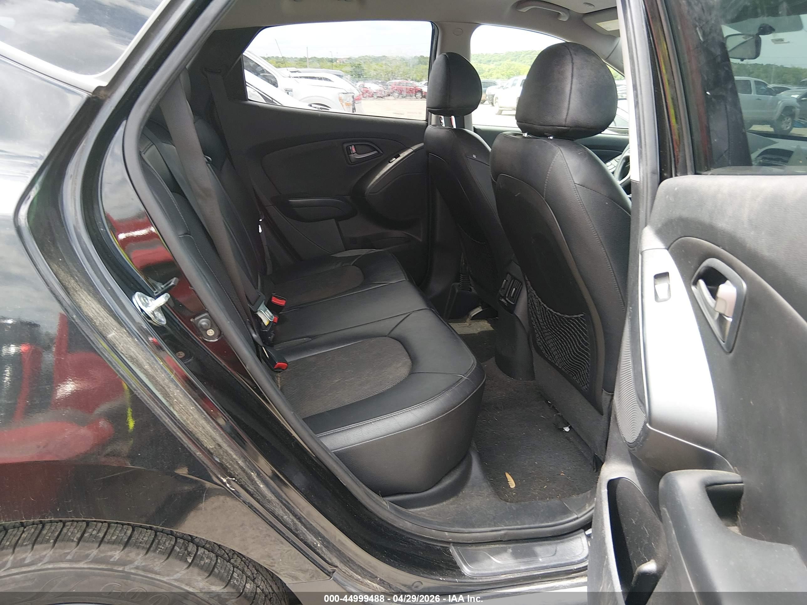 HYUNDAI TUCSON image 8