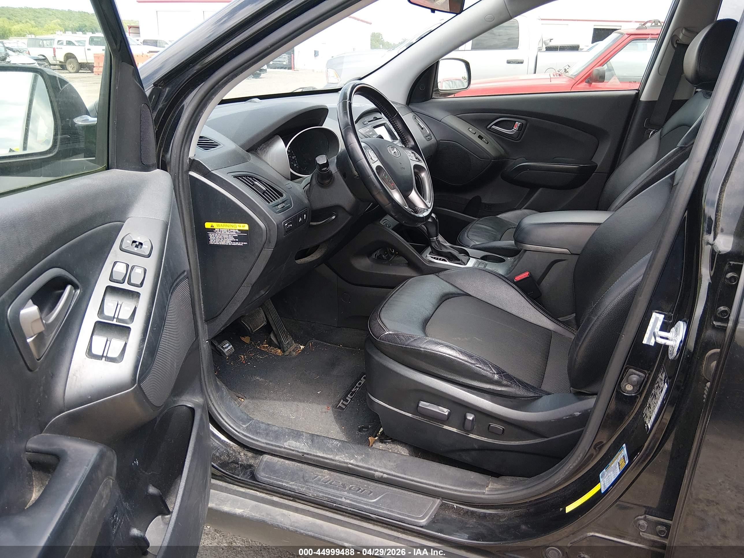 HYUNDAI TUCSON image 9