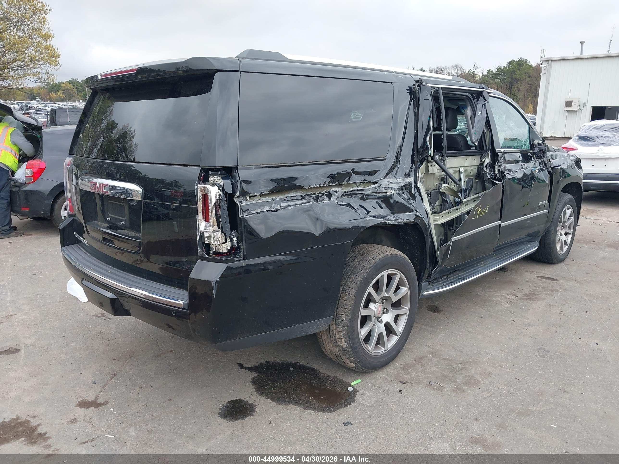 GMC YUKON image 4