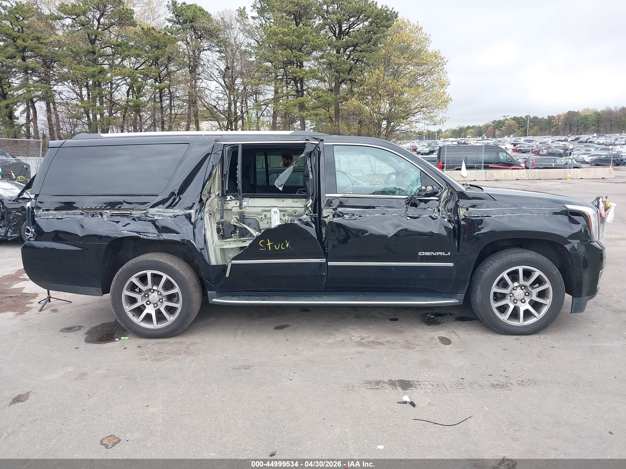 GMC YUKON image 6