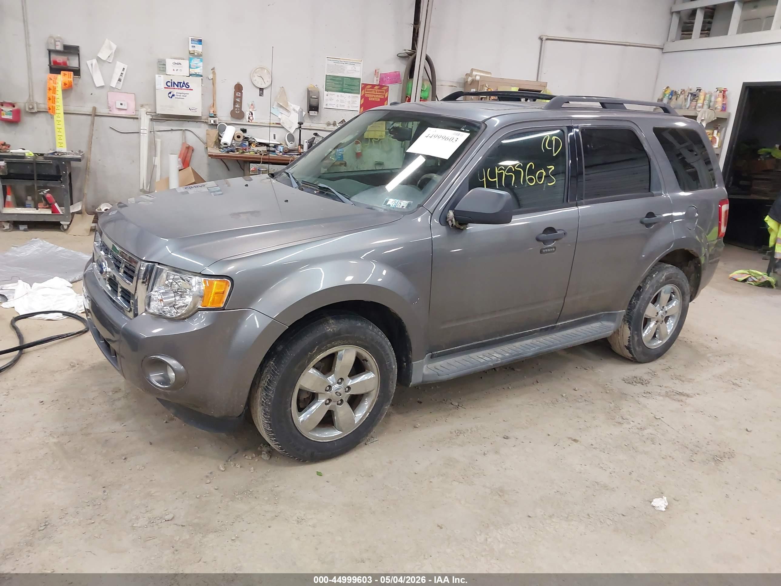 FORD ESCAPE image 2