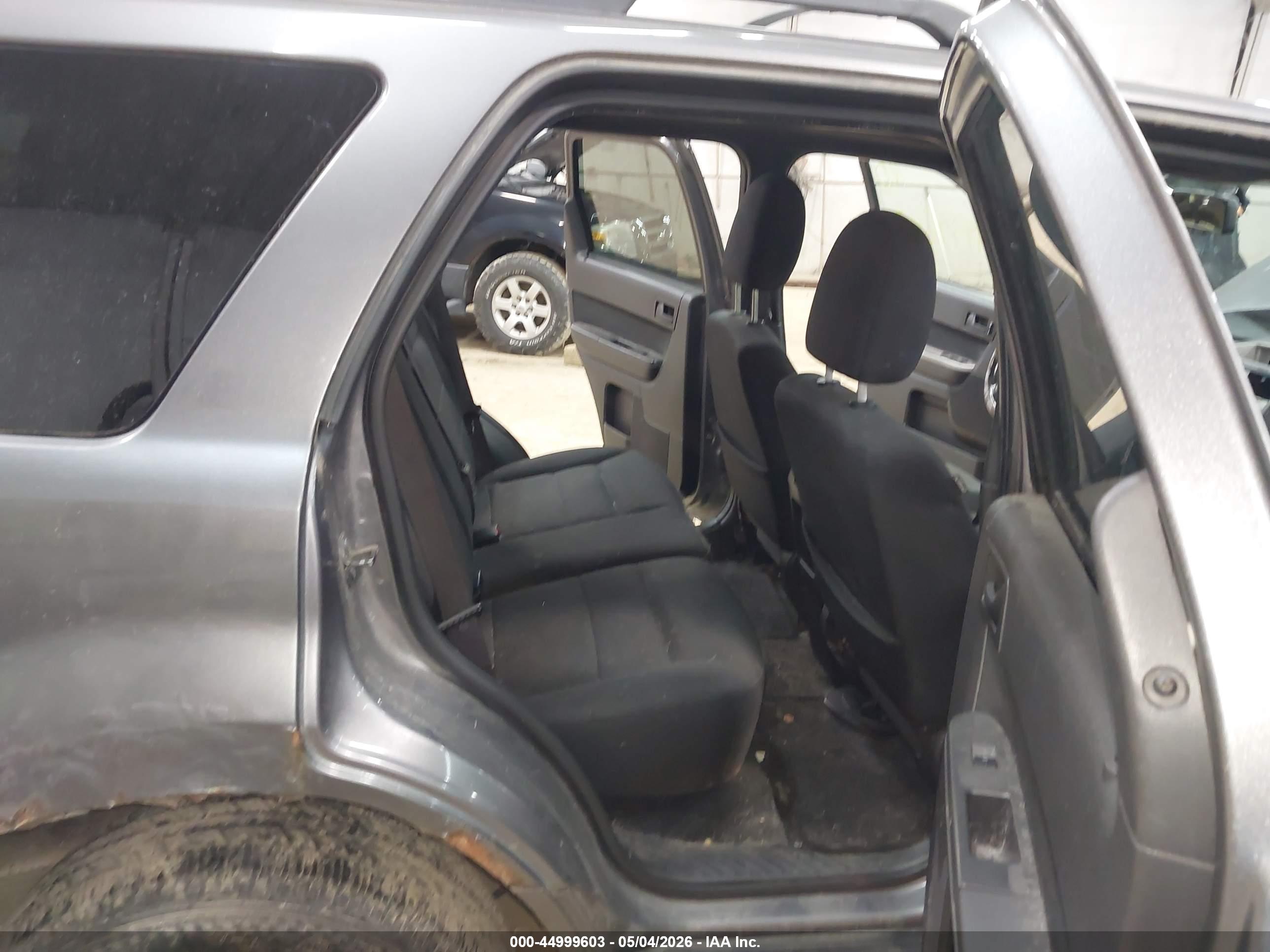 FORD ESCAPE image 8