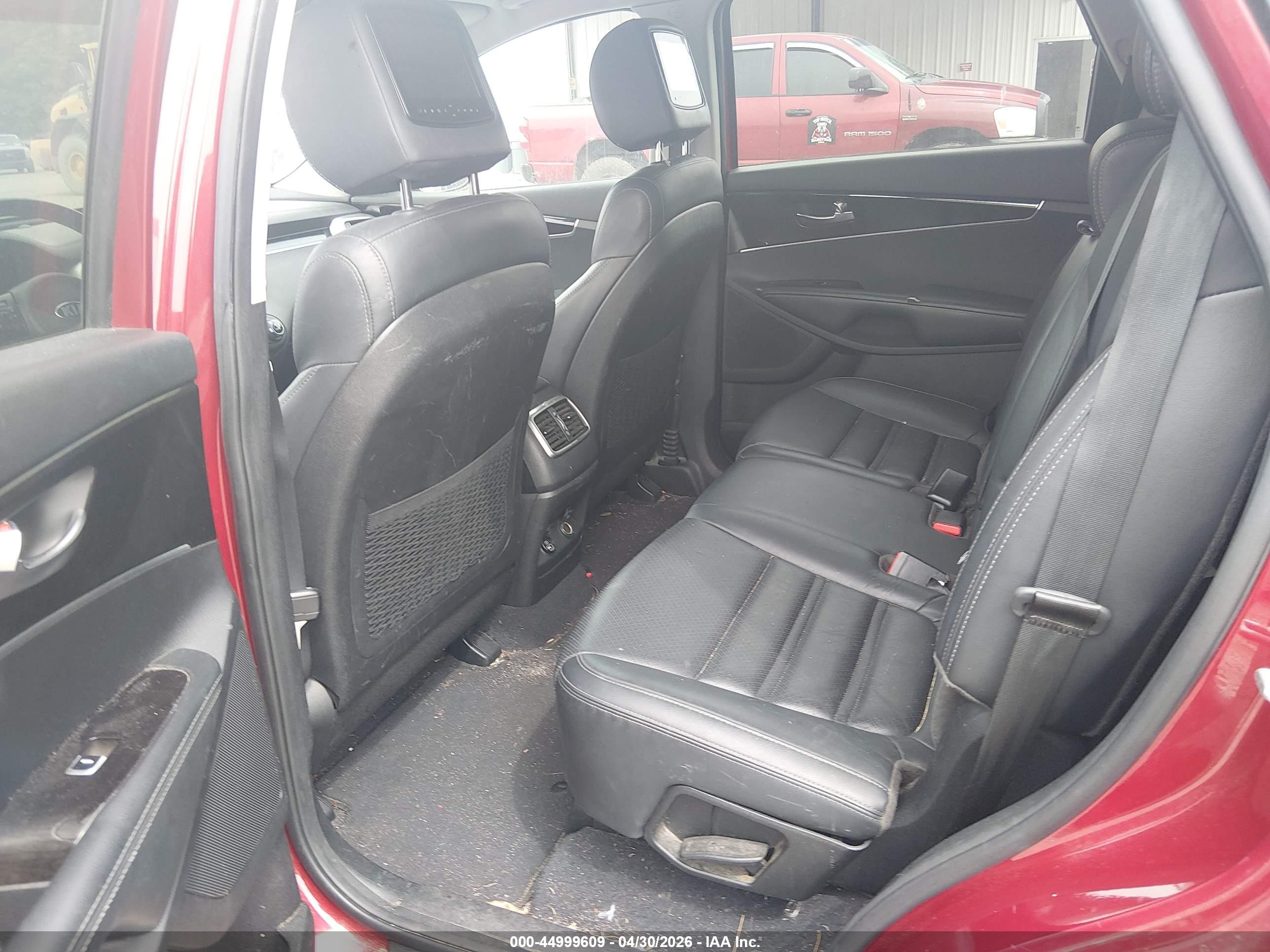 KIA SORENTO image 8