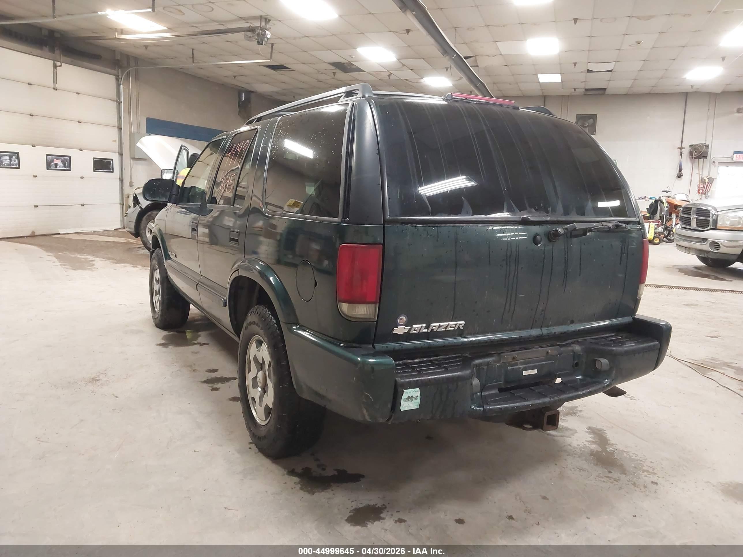 CHEVROLET BLAZER image 3