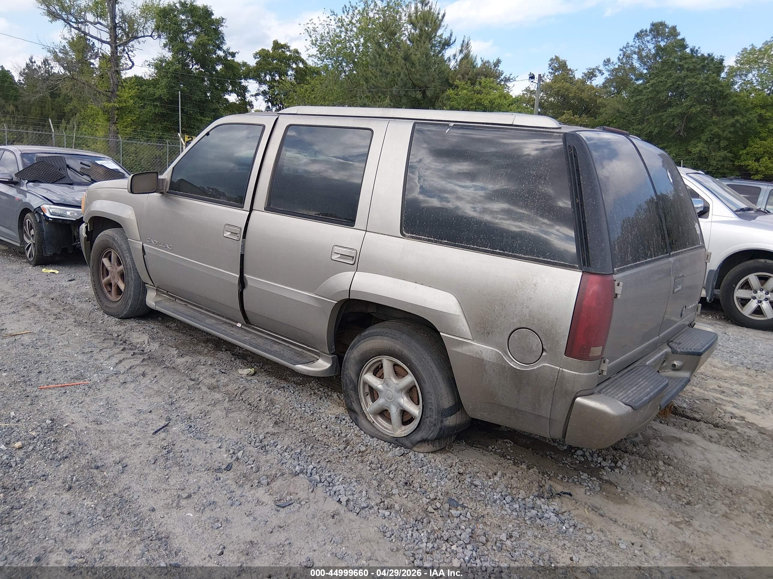 CADILLAC ESCALADE image 3