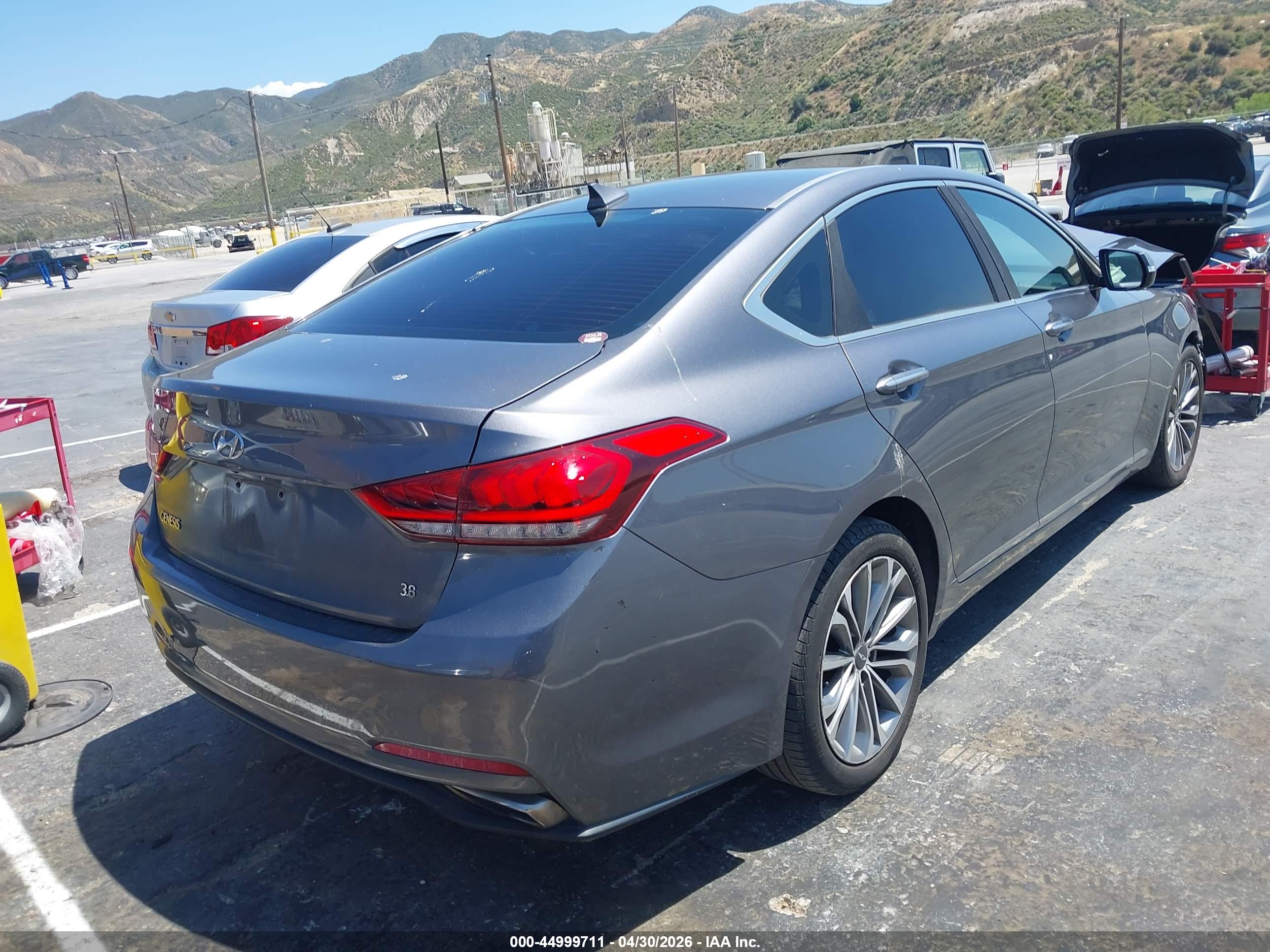 HYUNDAI GENESIS image 4