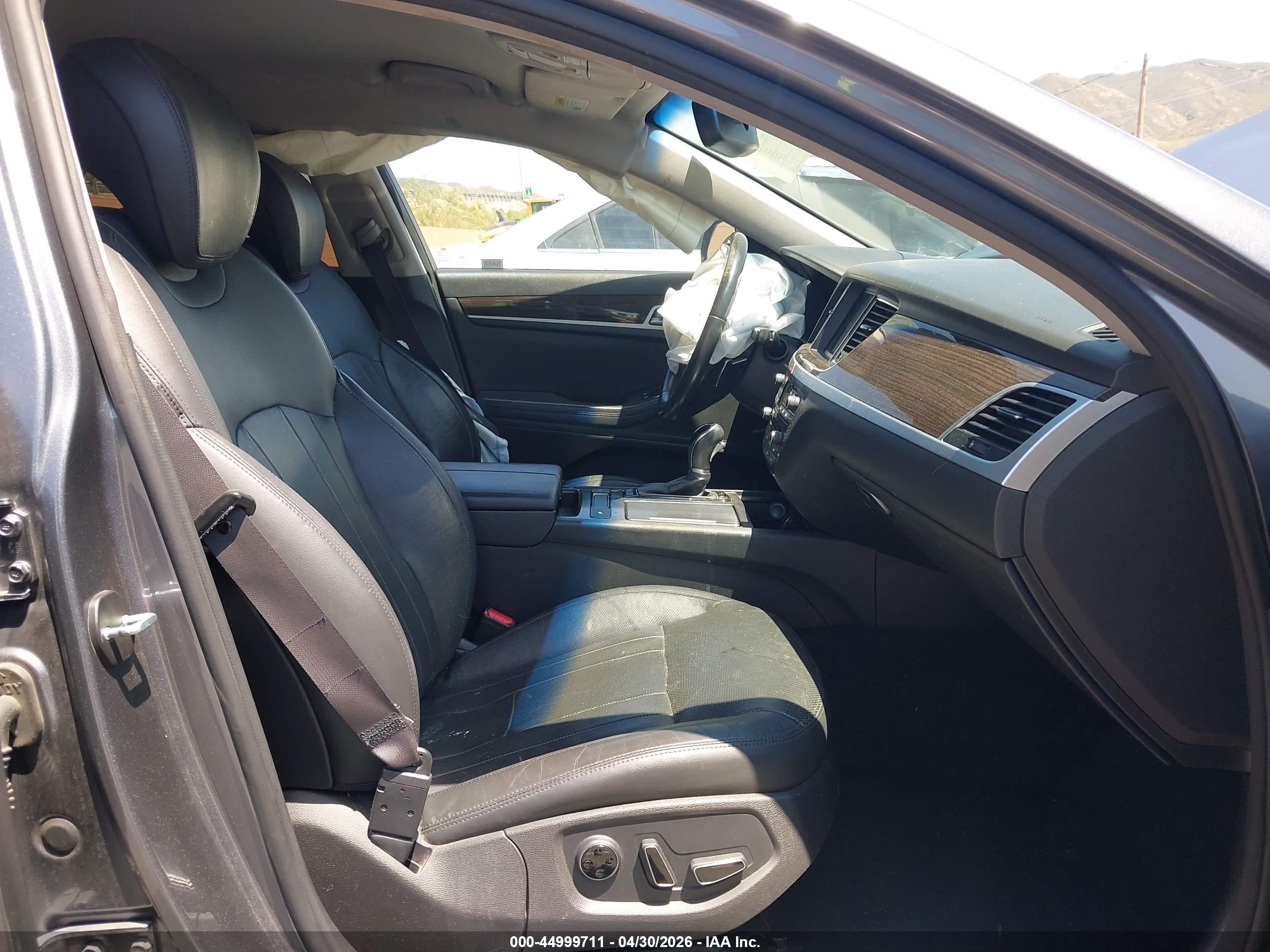 HYUNDAI GENESIS image 5