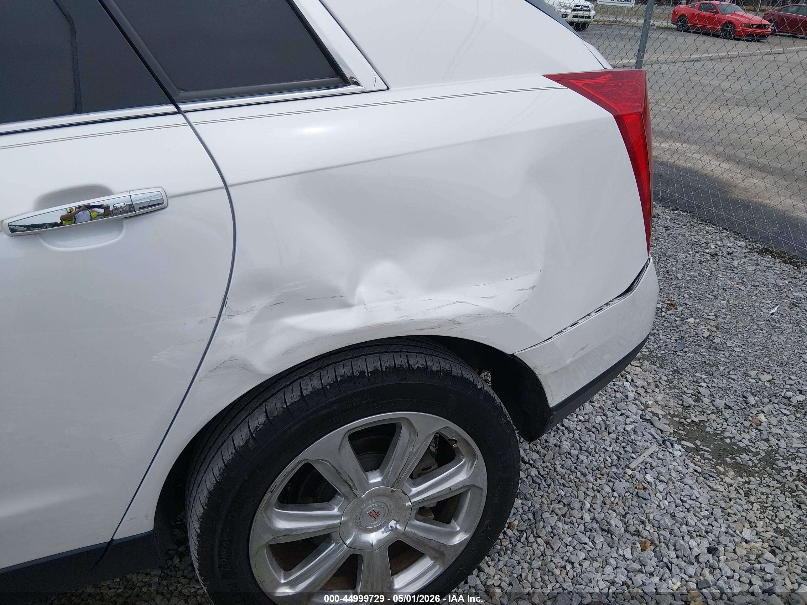 CADILLAC SRX image 6