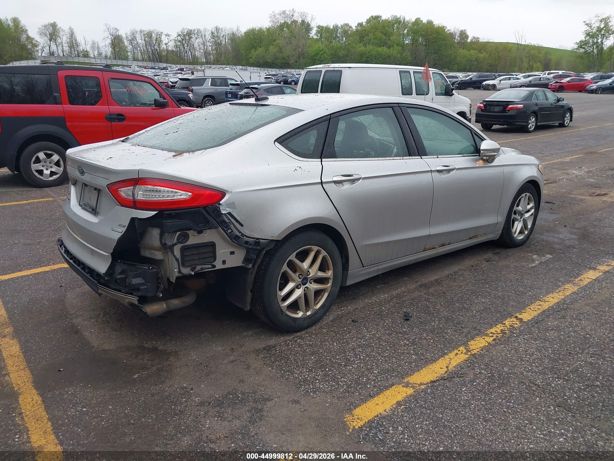 FORD FUSION image 4