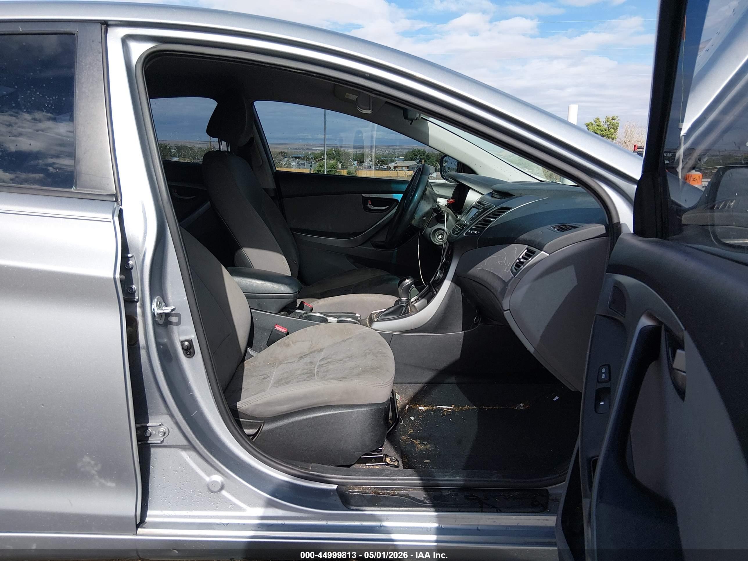 HYUNDAI ELANTRA image 5