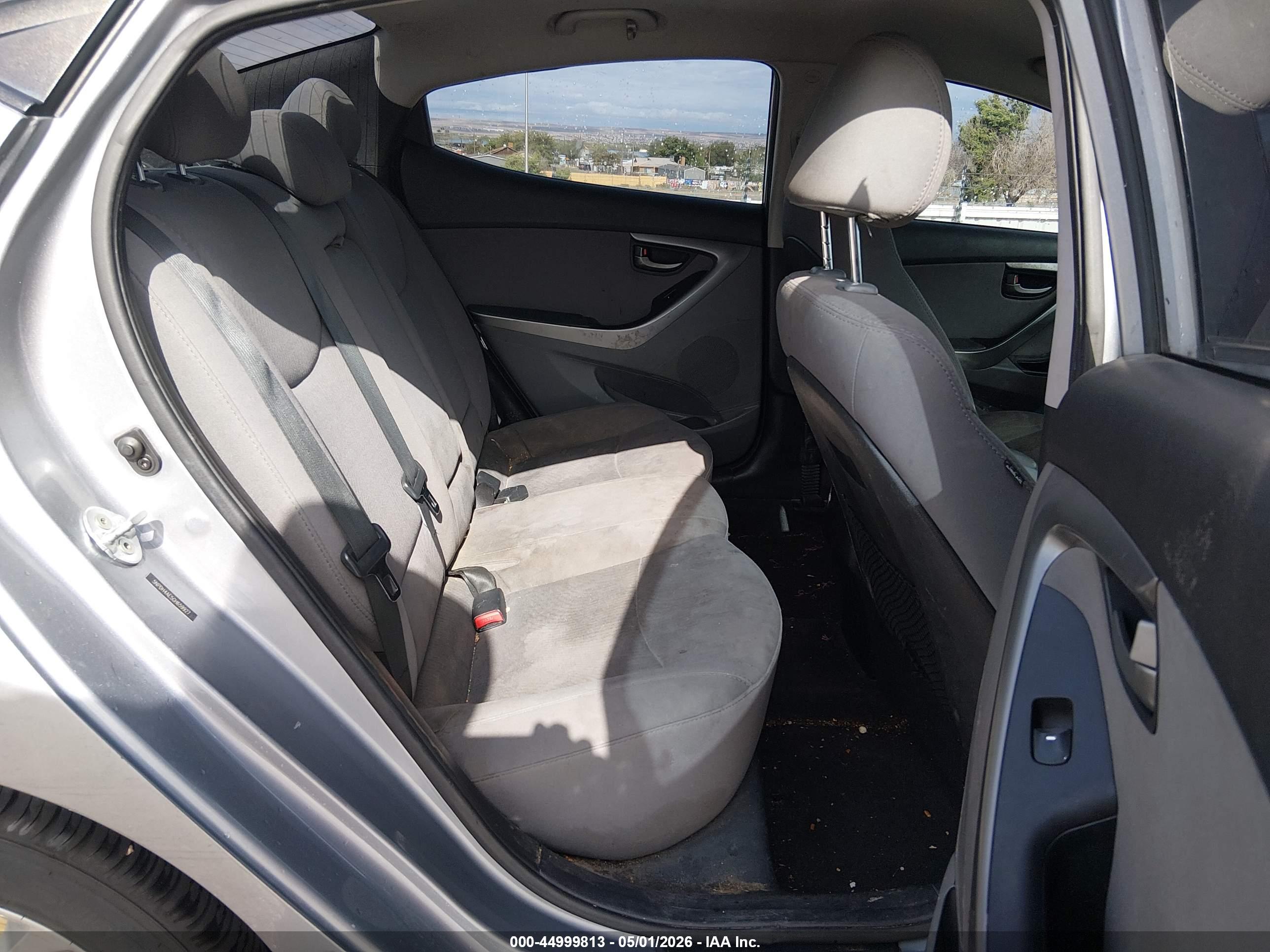 HYUNDAI ELANTRA image 8